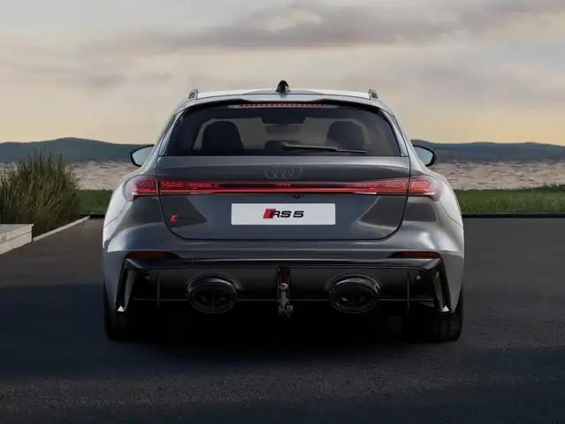 Audi RS5 view 4