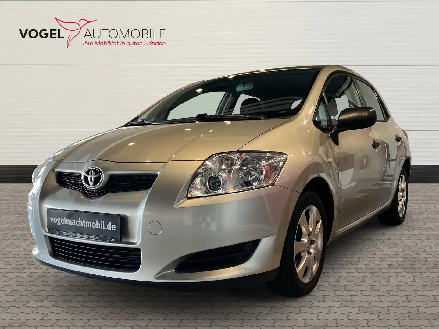 Toyota Auris 1.33 Life KlimaA+LM srebrna - 1