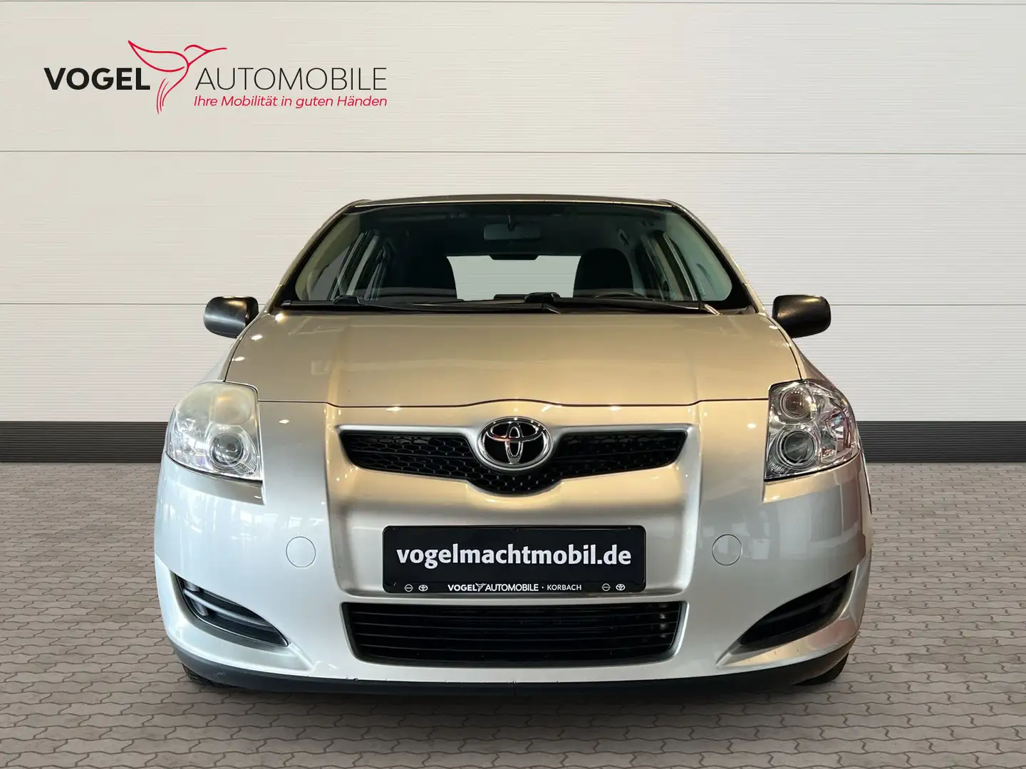 Toyota Auris 1.33 Life KlimaA+LM srebrna - 2