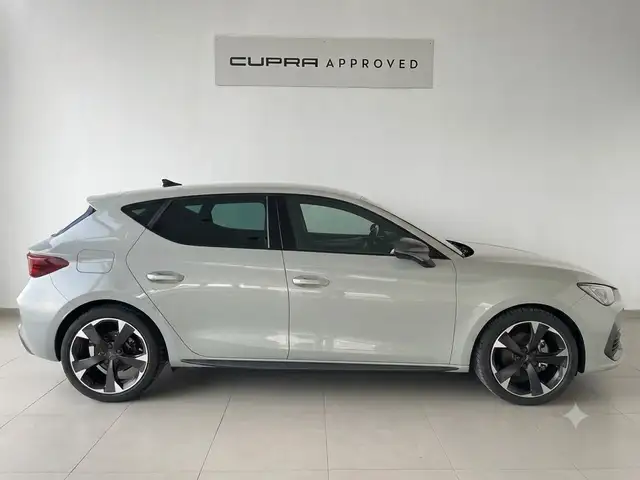Cupra Leon view 3