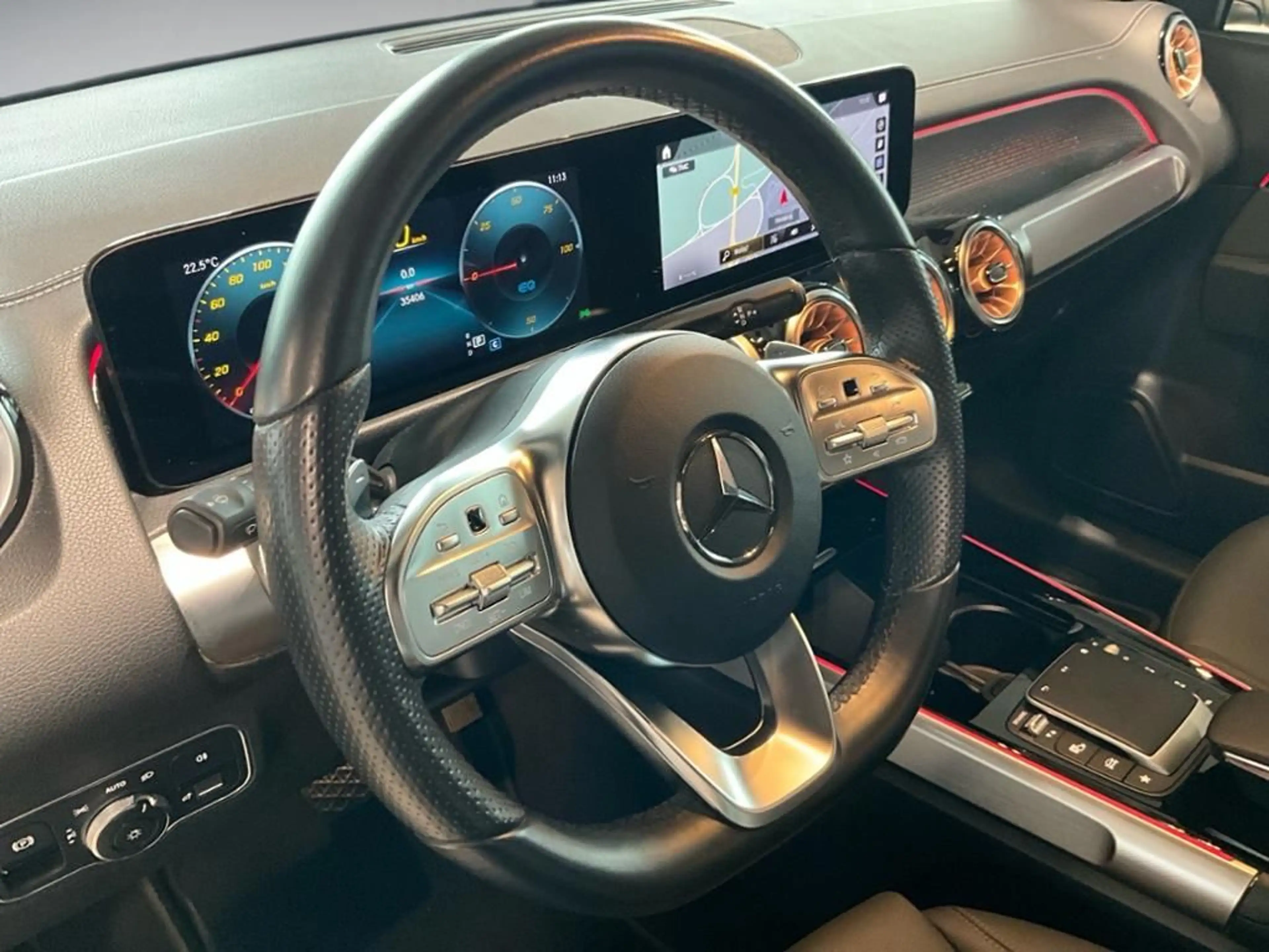 Mercedes-Benz EQB 300 4MATIC AUT Kam. KlimaA LED LM PDC SHZ — photo 11