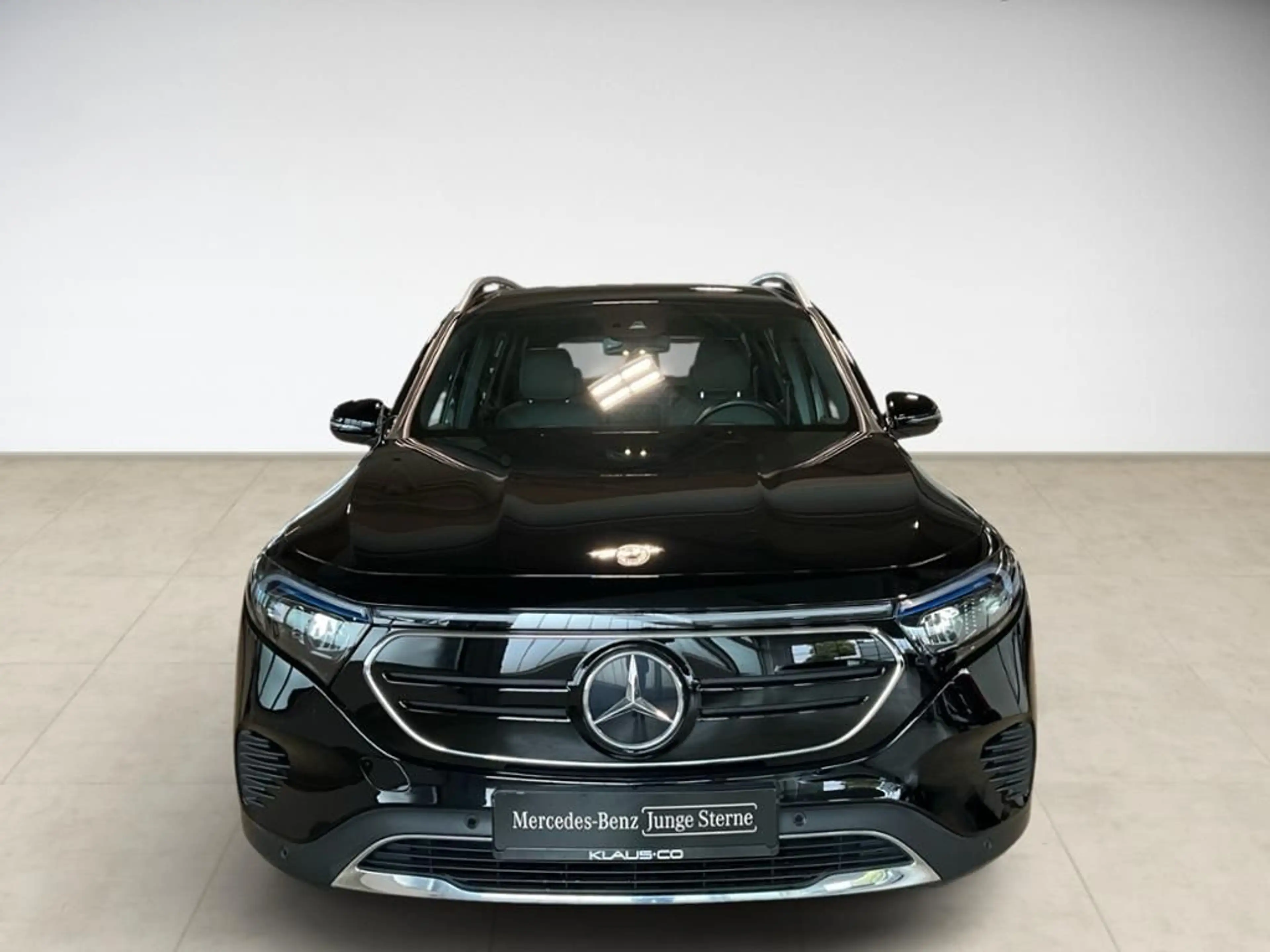 Mercedes-Benz EQB 300 4MATIC AUT Kam. KlimaA LED LM PDC SHZ — photo 2