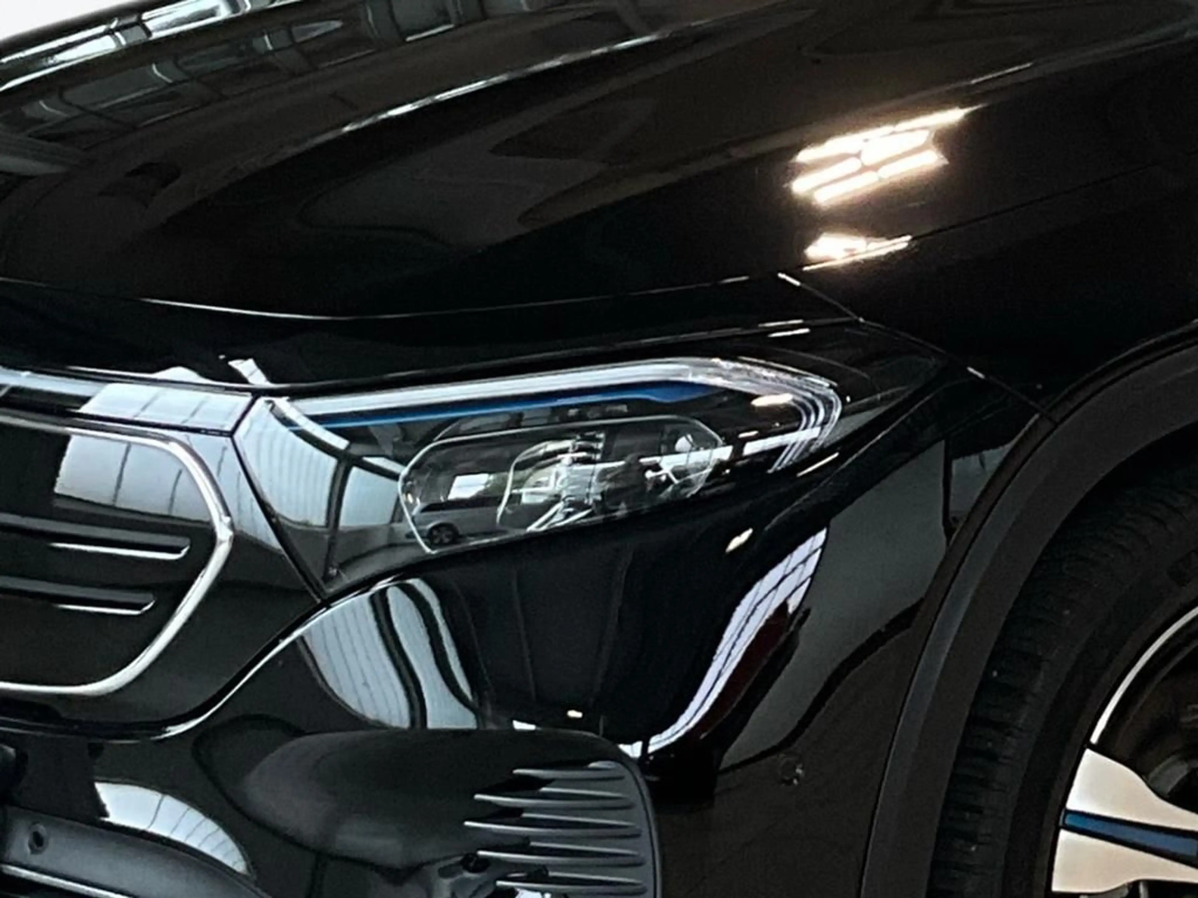Mercedes-Benz EQB 300 4MATIC AUT Kam. KlimaA LED LM PDC SHZ — photo 4