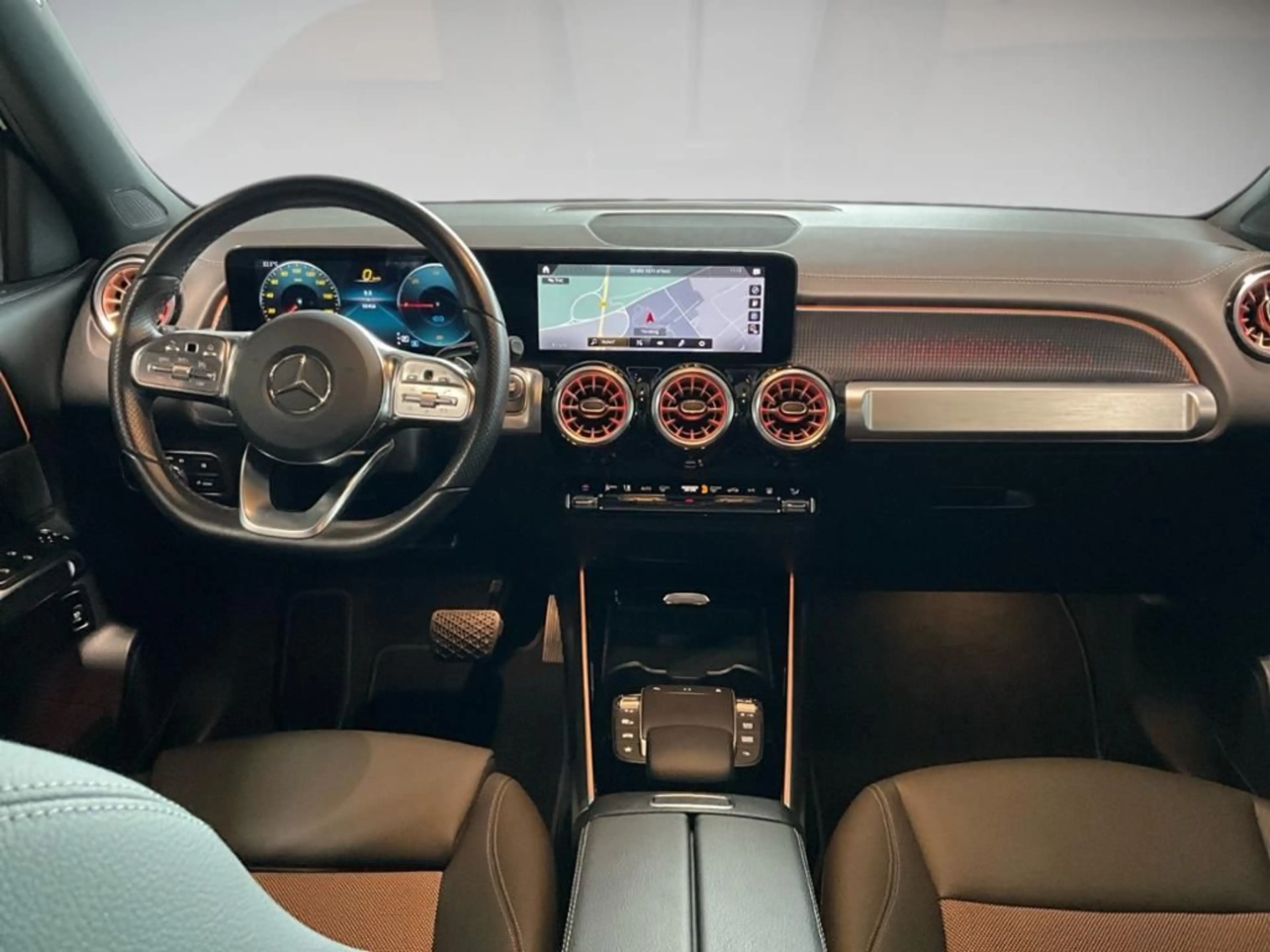 Mercedes-Benz EQB 300 4MATIC AUT Kam. KlimaA LED LM PDC SHZ — photo 10