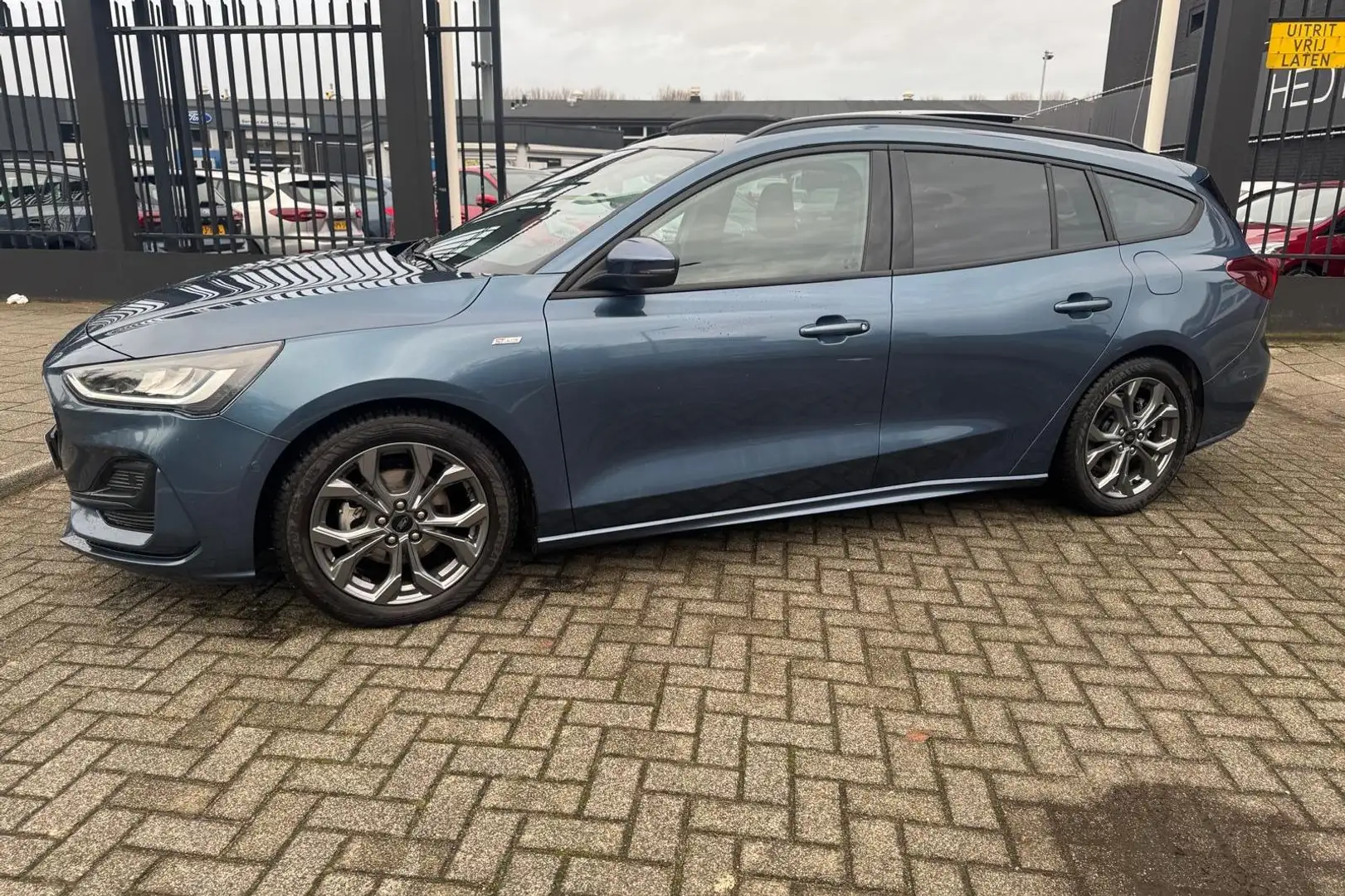 Ford Focus Wagon 1.0 EcoBoost Hybrid ST Line X | Automaat | 1 Blauw - 2