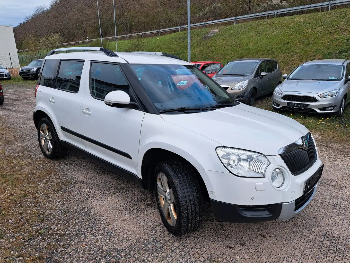 Skoda Yeti Experience 4x4 M+S AHK TÜV NEU Blanco - 1