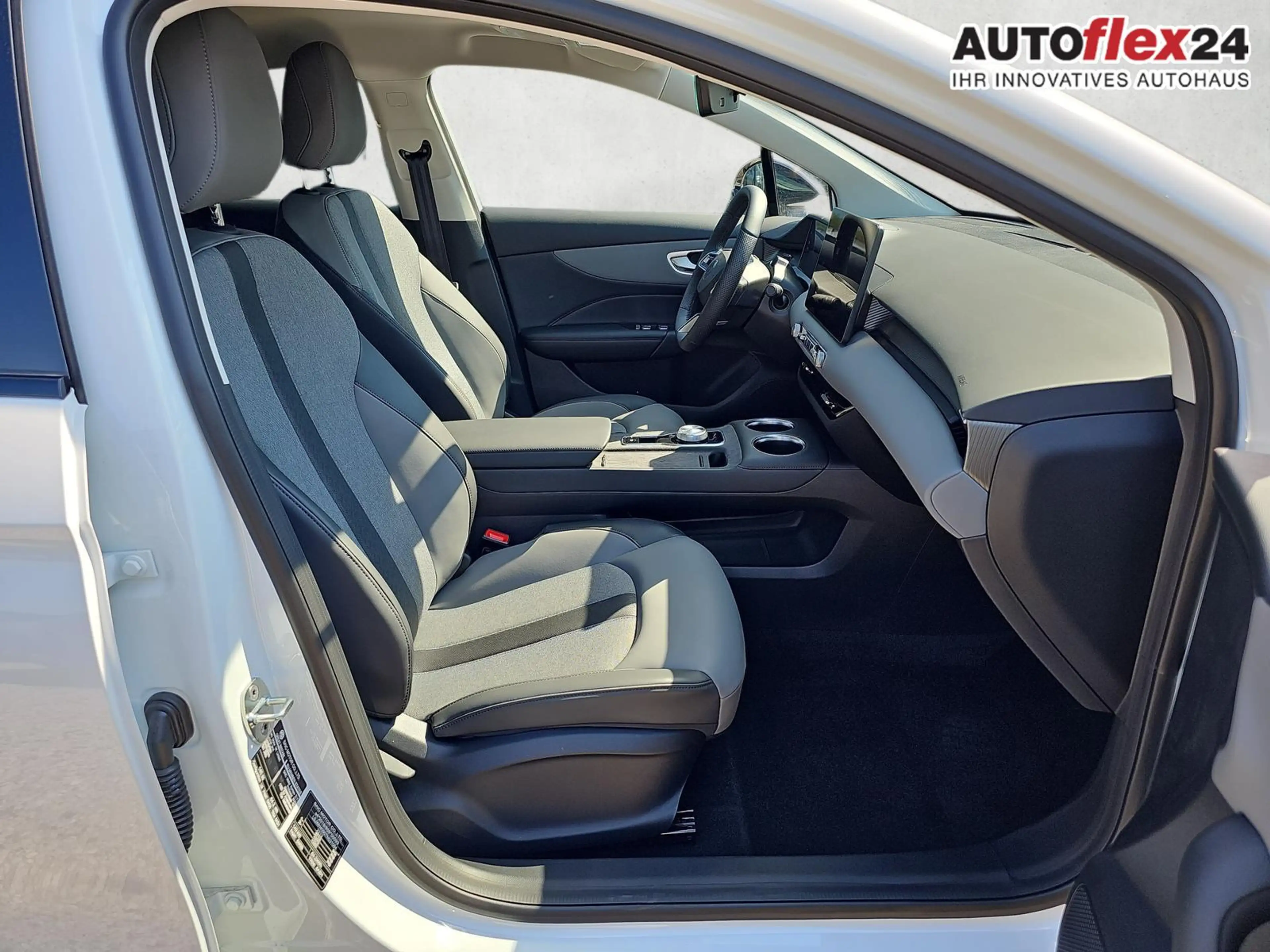 MG MG4 Premium 4 EV Facelift 64kWh ACC 360Kamera 140 k... — photo 9