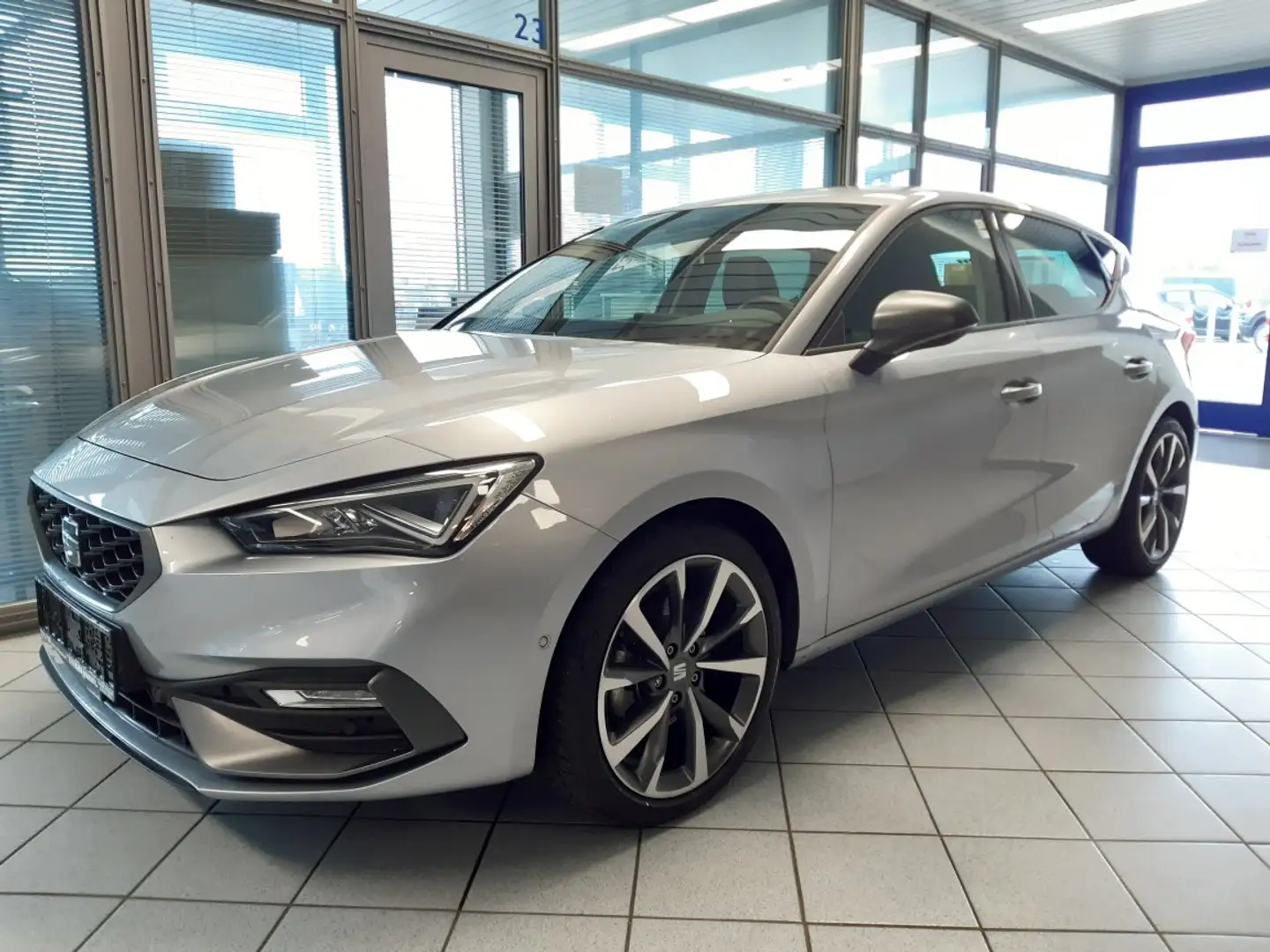 SEAT Leon FR Navi, Voll-LED-Scheinw.,Sitzhzg,Kamera Stříbrná - 2