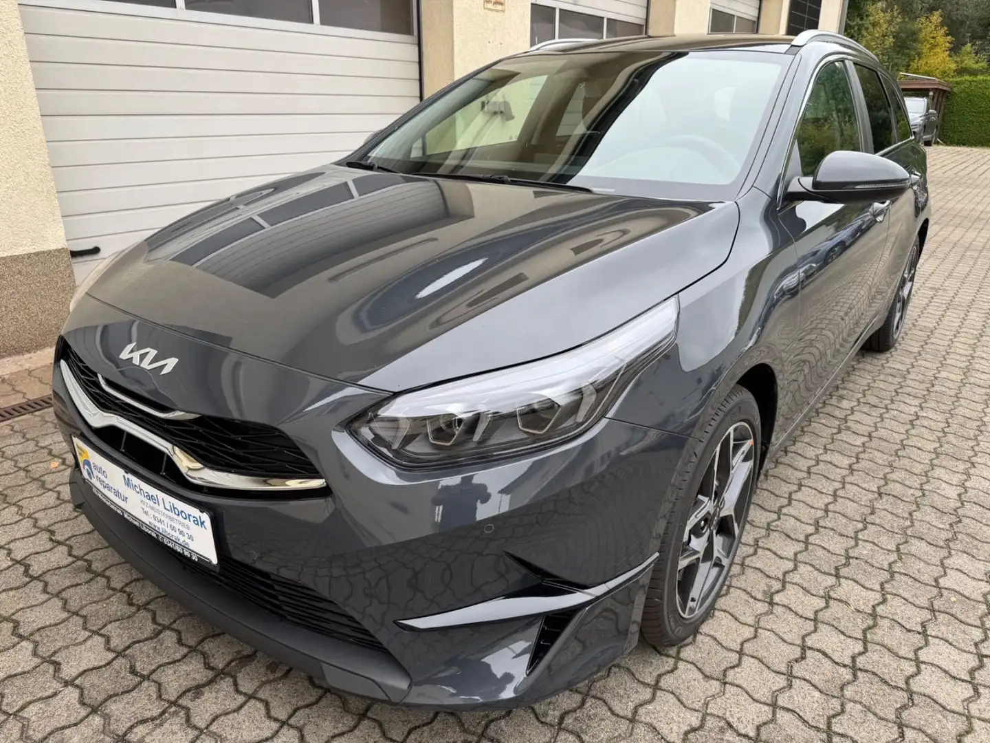 Kia Ceed SW / cee'd SW 1.5 T-GDI DCT Vision Gris - 1