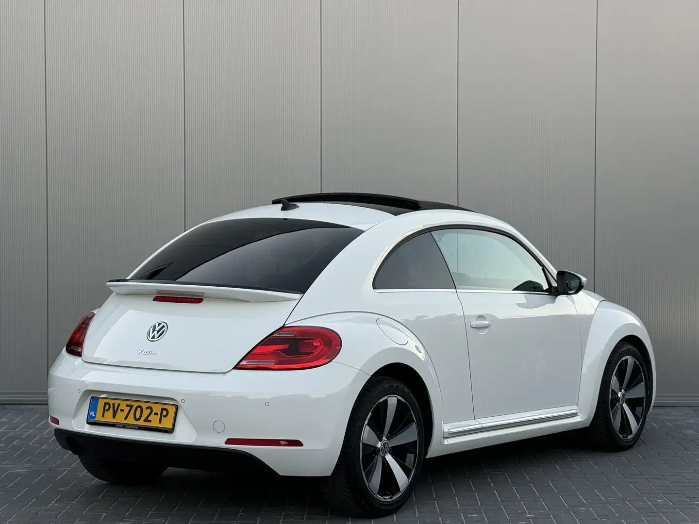 Volkswagen Beetle 1.2 TSI 105pk DSG Design | Panorama | Xenon LED | Wit - 2