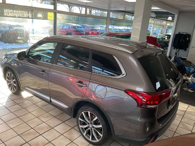 Mitsubishi Outlander Edition 100 2WD