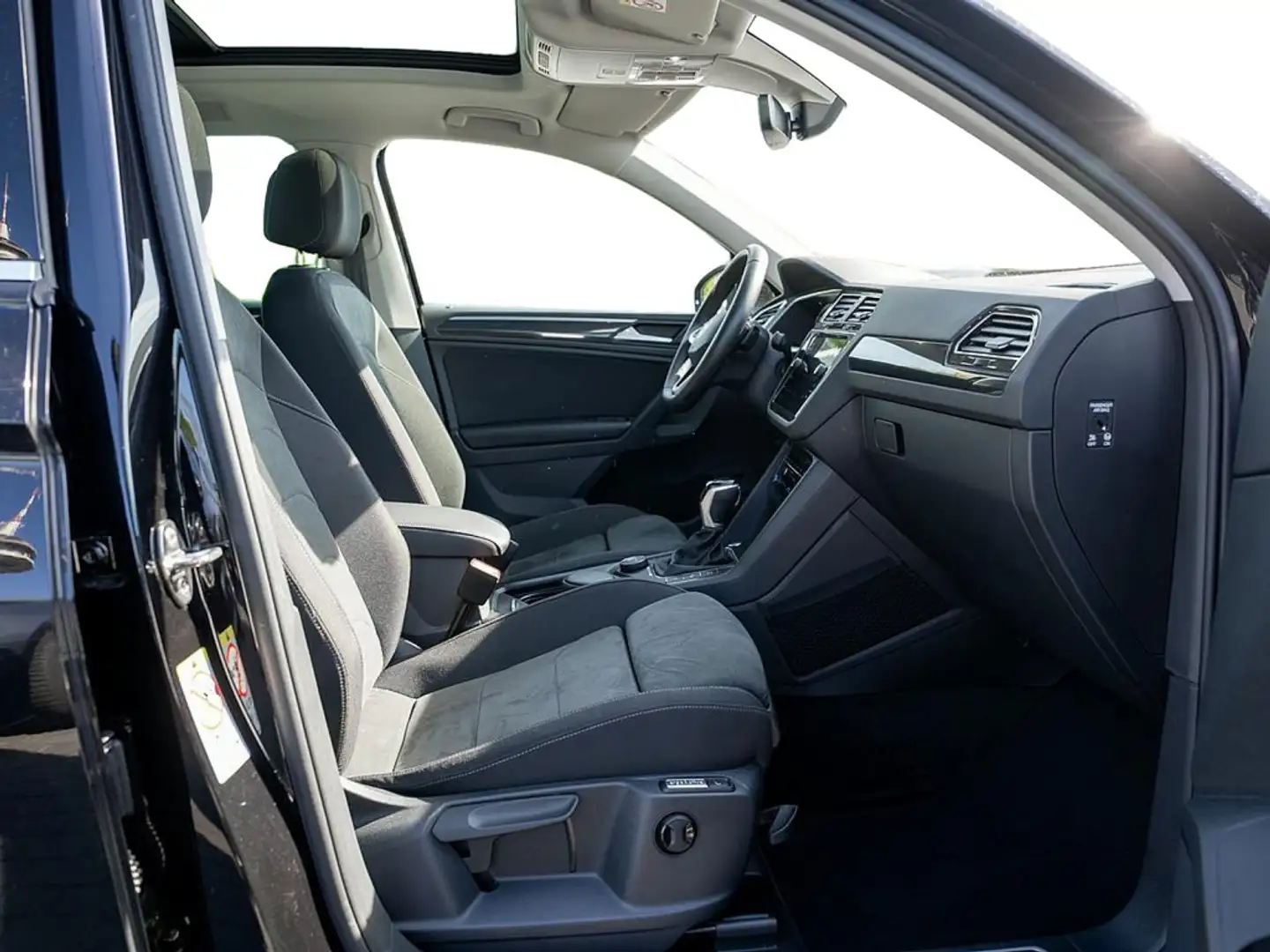 Volkswagen Tiguan 2.0 TDI Elegance 4M AHK NAVI PANO MATR Schwarz - 2