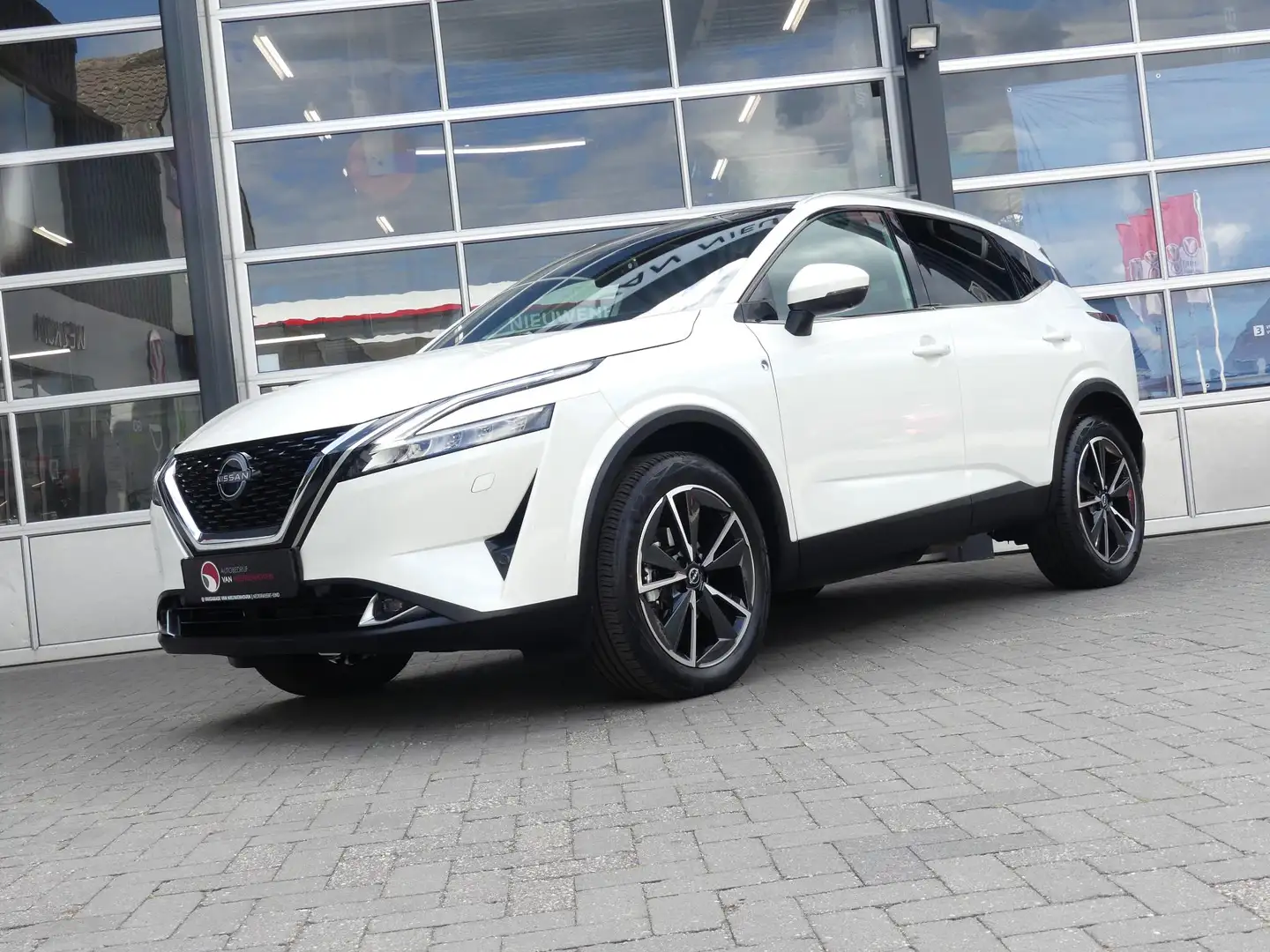 Nissan Qashqai MHEV 158pk automaat Tekna+ *t/m 10de bouwjaar gara Wit - 2