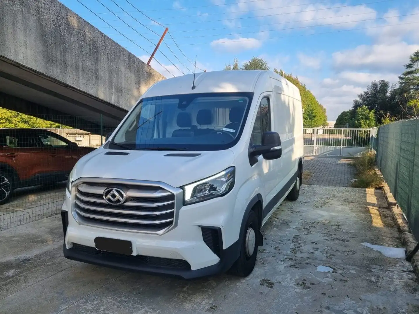 Maxus Deliver 9 MAXUS DELIVER 9 2.0 150CV AWD Blanc - 1