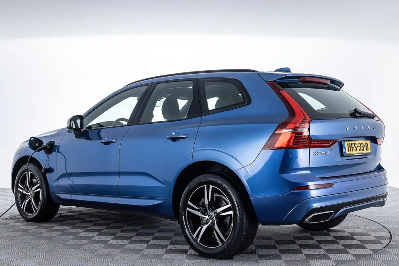 Volvo XC60 T6 AWD Recharge R-Design | PANORAMADAK | Apple Car Blauw - 2