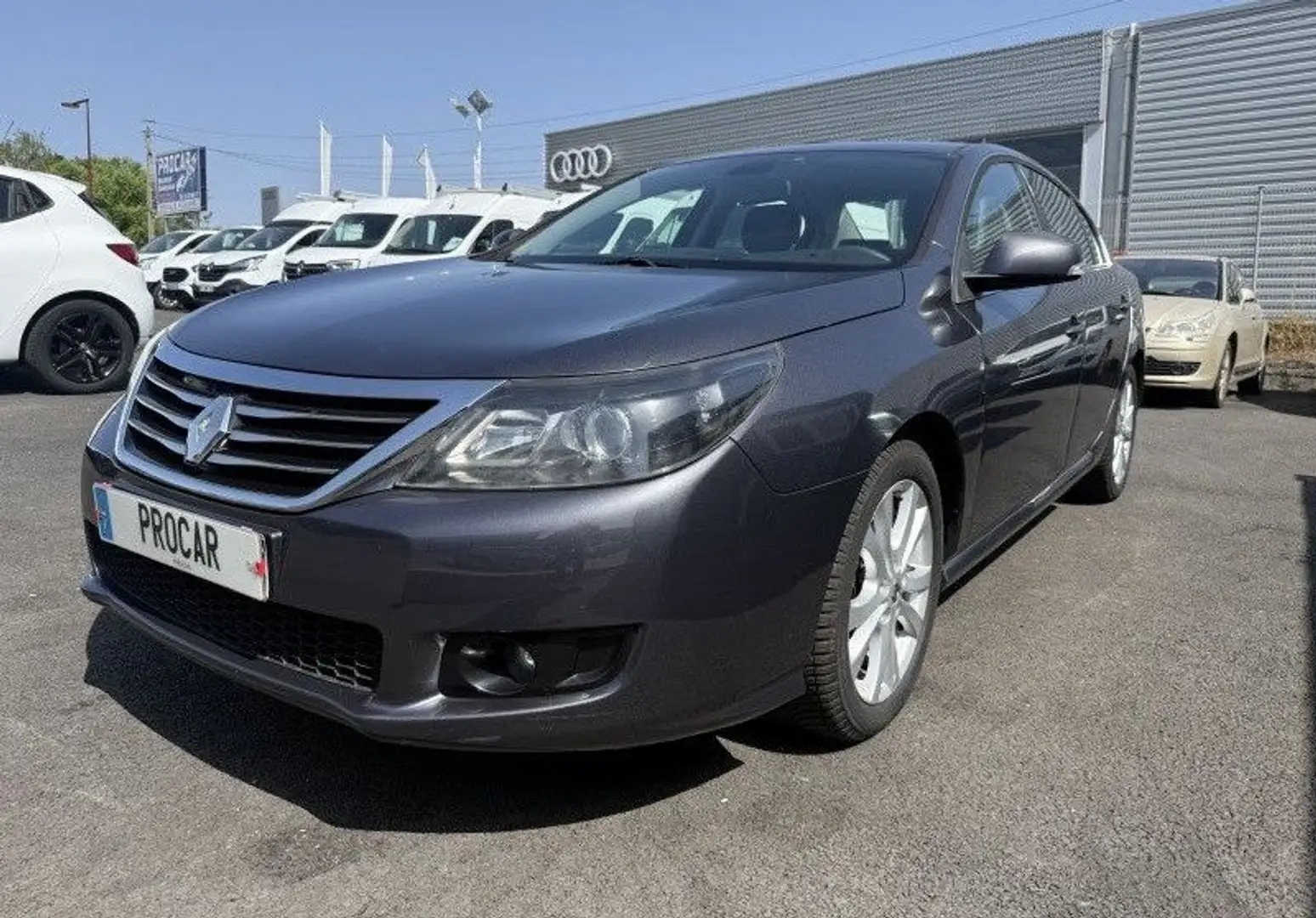 Renault Latitude 2.0 DCI 150CH FAP BUSINESS ECO² Grau - 1