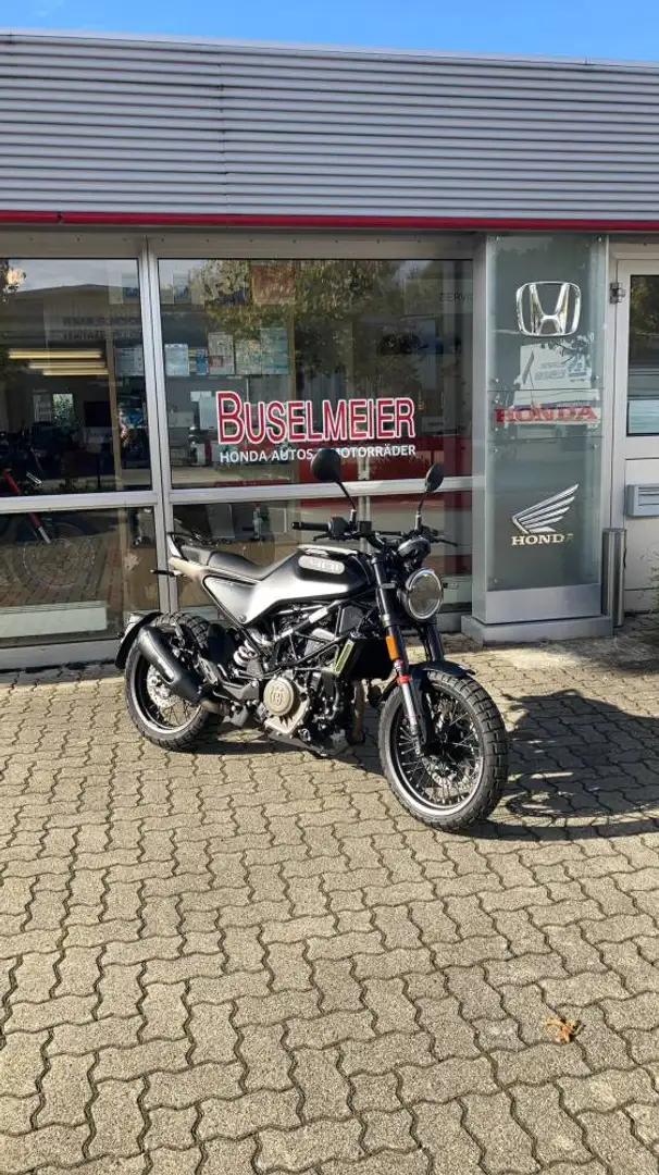 Husqvarna Svartpilen 401 Noir - 1