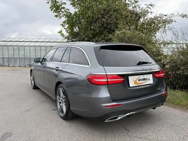 Mercedes-Benz E-Class view 6