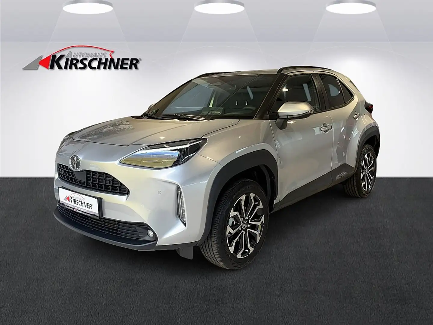Toyota Yaris Cross 1,5 VVT-i Hybrid Active Drive Aut. Silber - 1