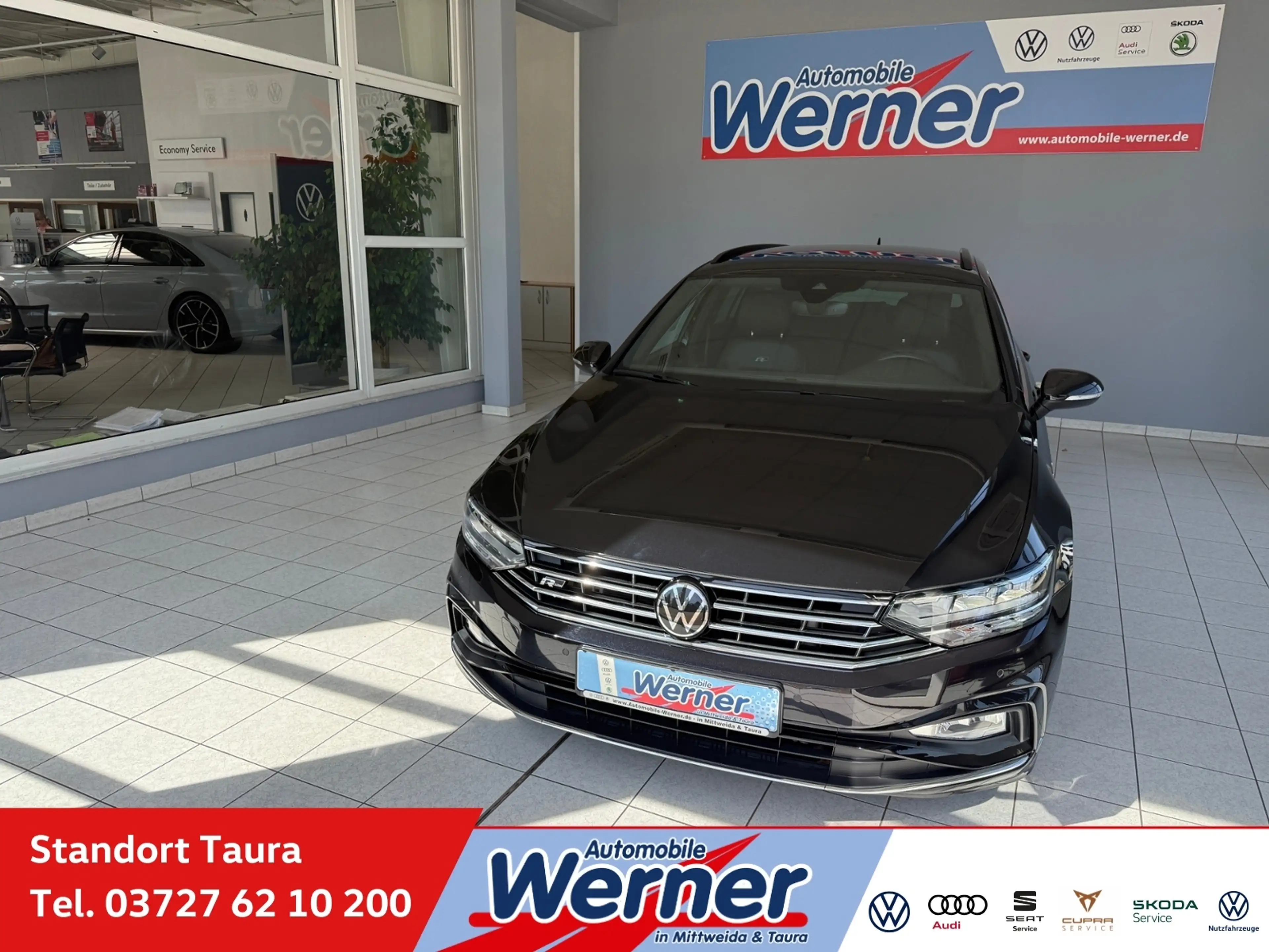 Volkswagen Passat Variant Business R-Line 2.0TSI AHK Leder NaviPro