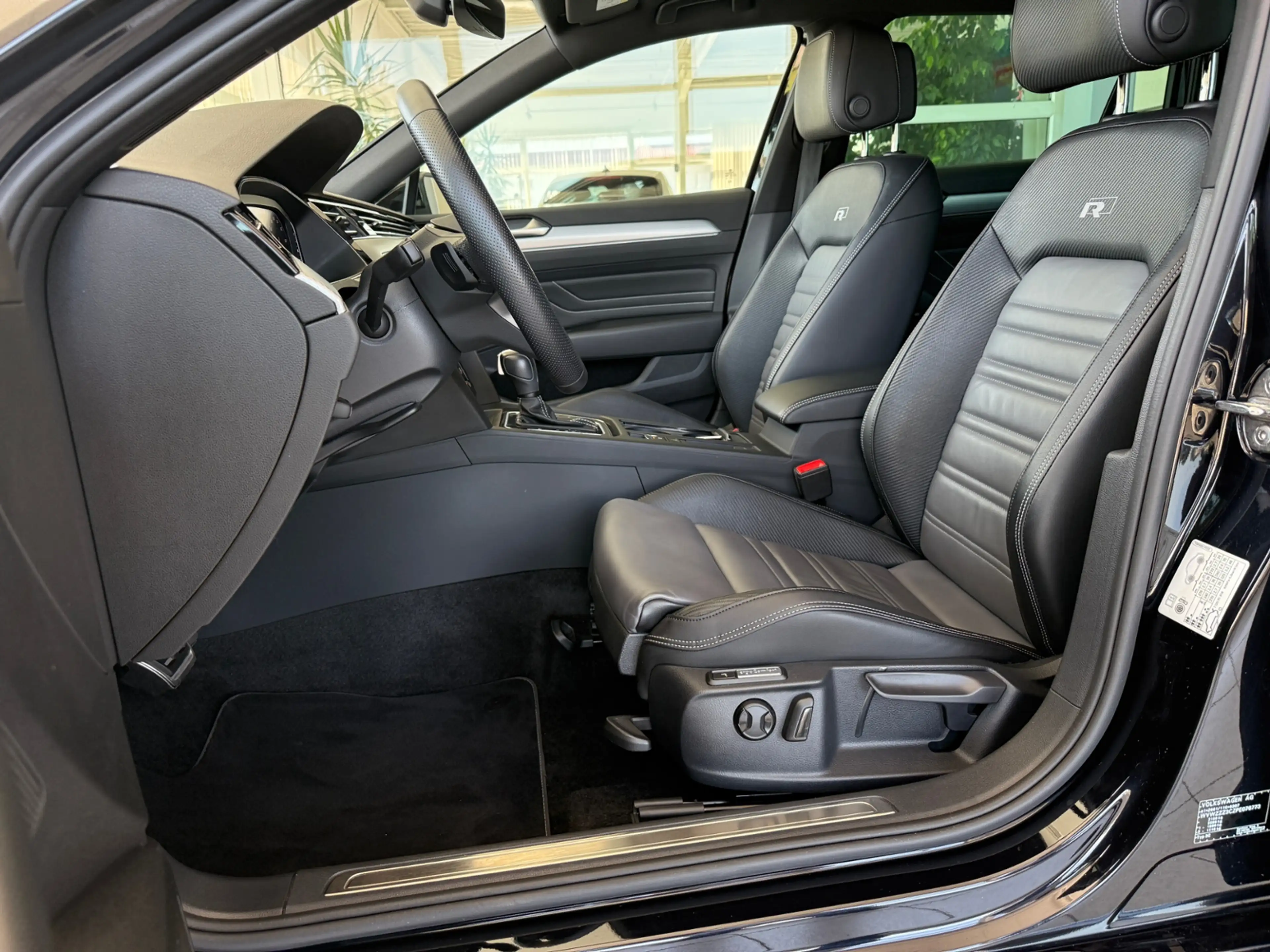 Volkswagen Passat Variant Business R-Line 2.0TSI AHK Leder NaviPro — photo 12