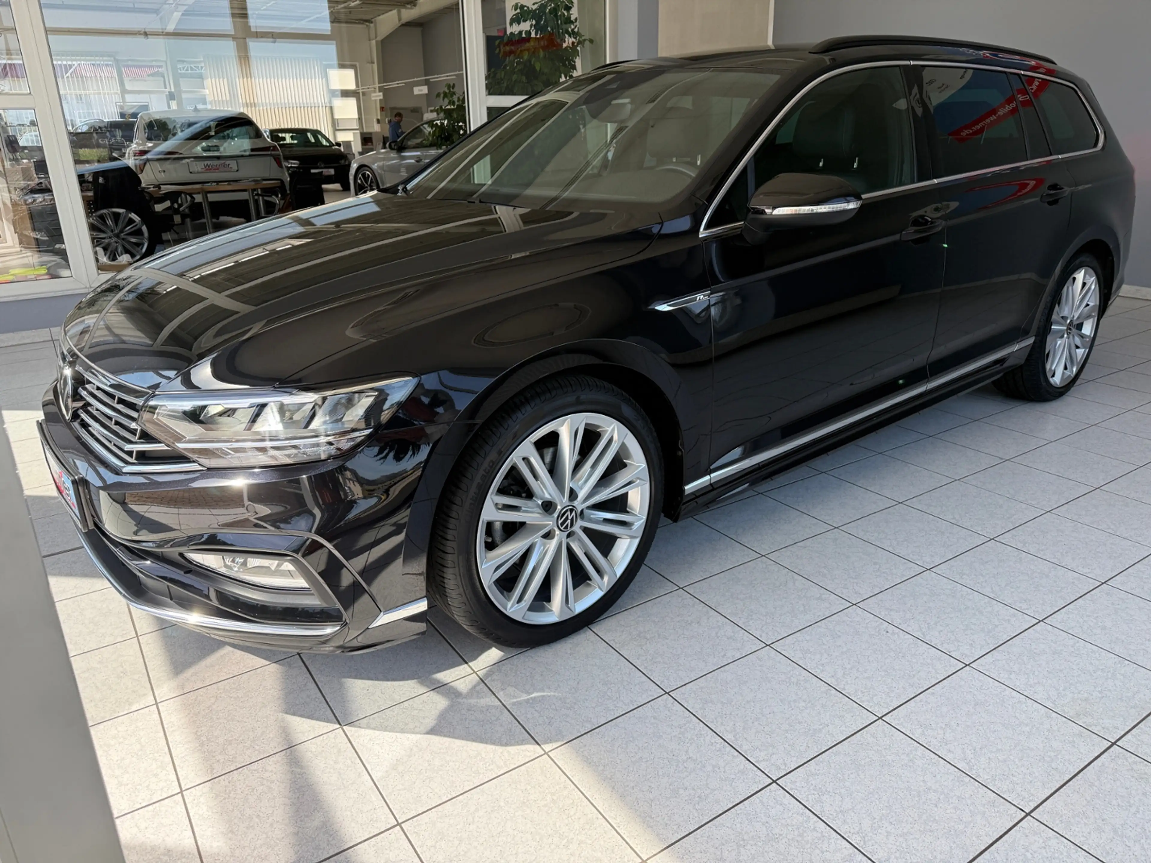 Volkswagen Passat Variant Business R-Line 2.0TSI AHK Leder NaviPro — photo 4