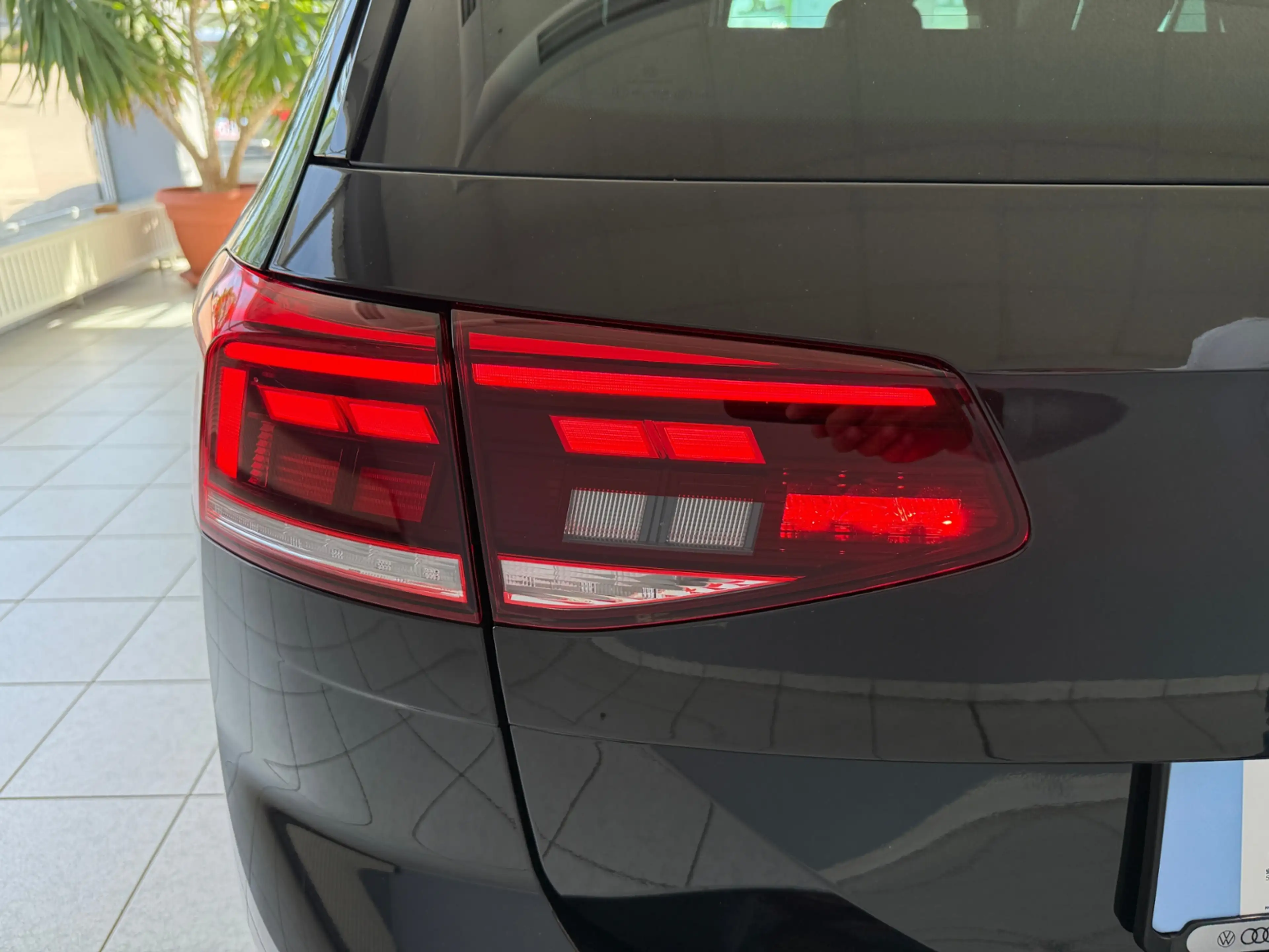 Volkswagen Passat Variant Business R-Line 2.0TSI AHK Leder NaviPro — photo 10