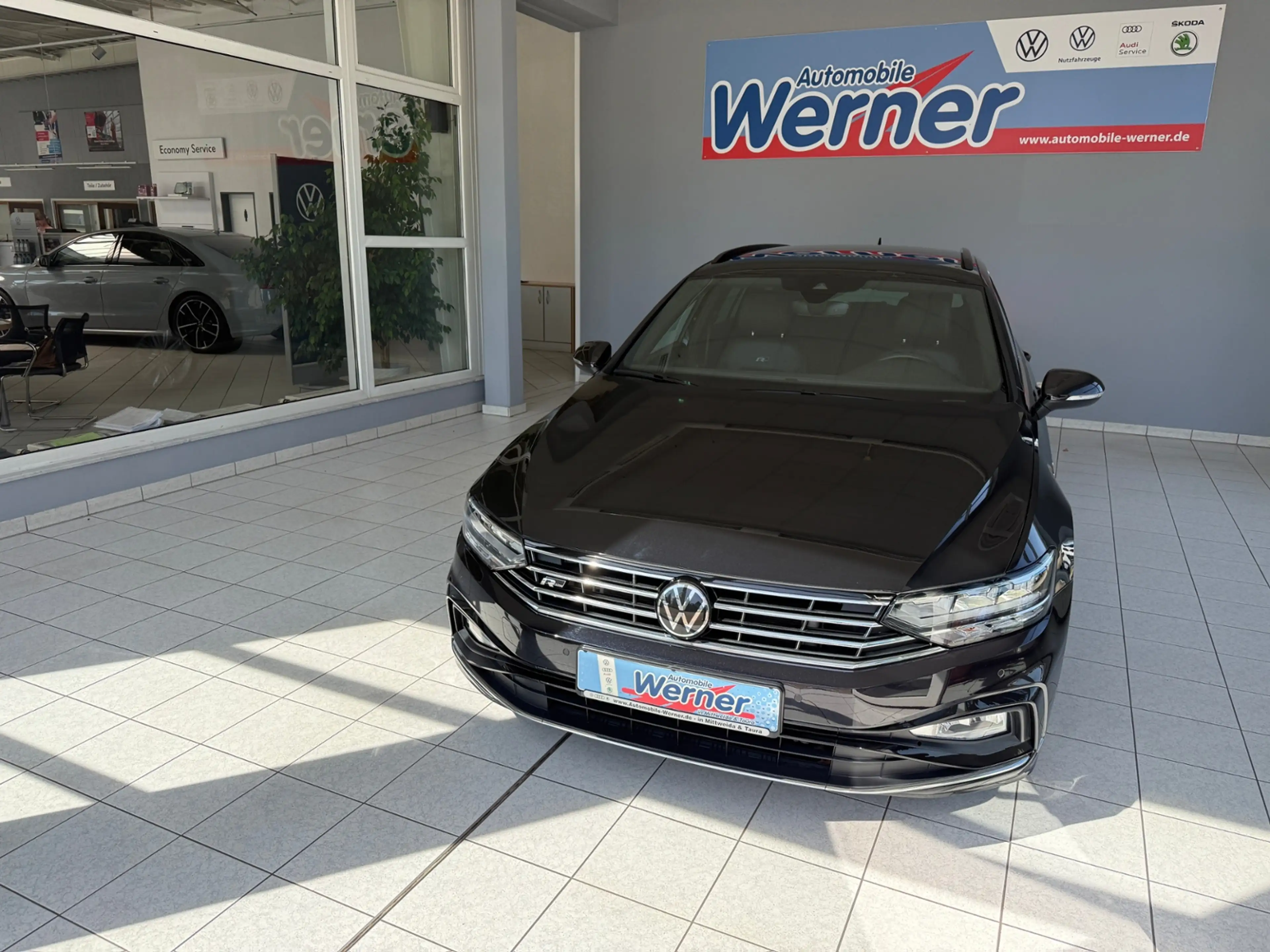 Volkswagen Passat Variant Business R-Line 2.0TSI AHK Leder NaviPro — photo 2