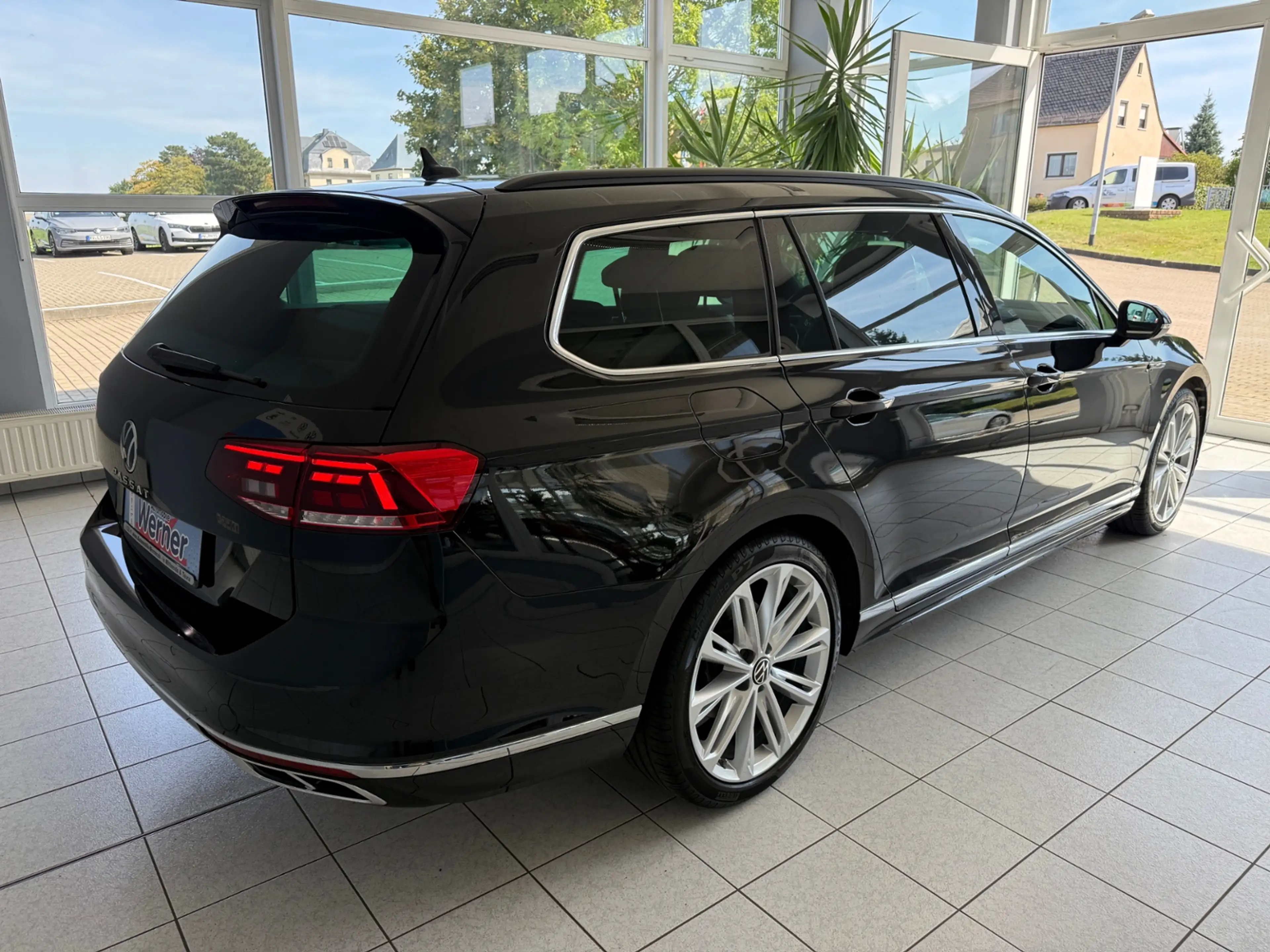 Volkswagen Passat Variant Business R-Line 2.0TSI AHK Leder NaviPro — photo 6