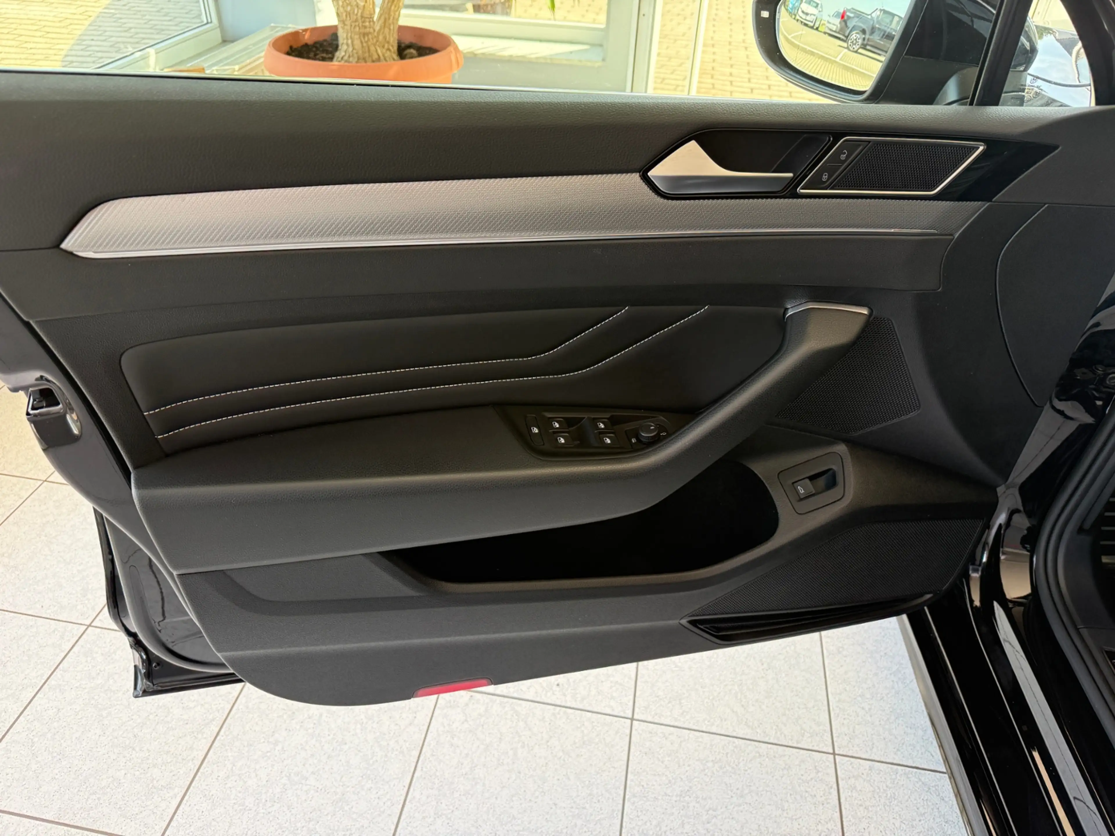 Volkswagen Passat Variant Business R-Line 2.0TSI AHK Leder NaviPro — photo 11