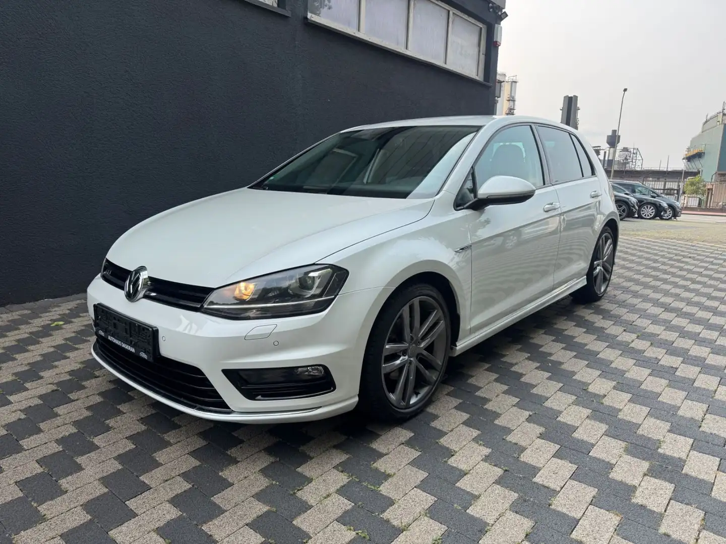 Volkswagen Golf VII Lim. Lounge BMT DSG R line Dynaudio Blanco - 1