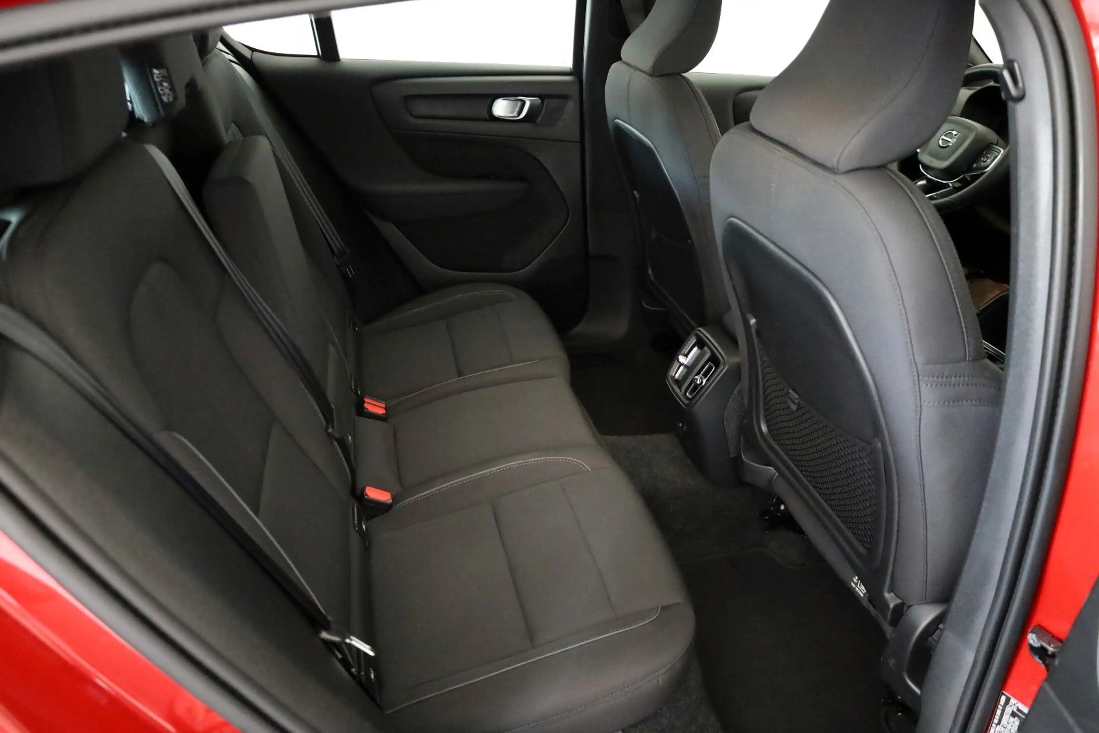 Volvo C40 Core Recharge,Navi,LED,SH,Kamera,Panorama — photo 7