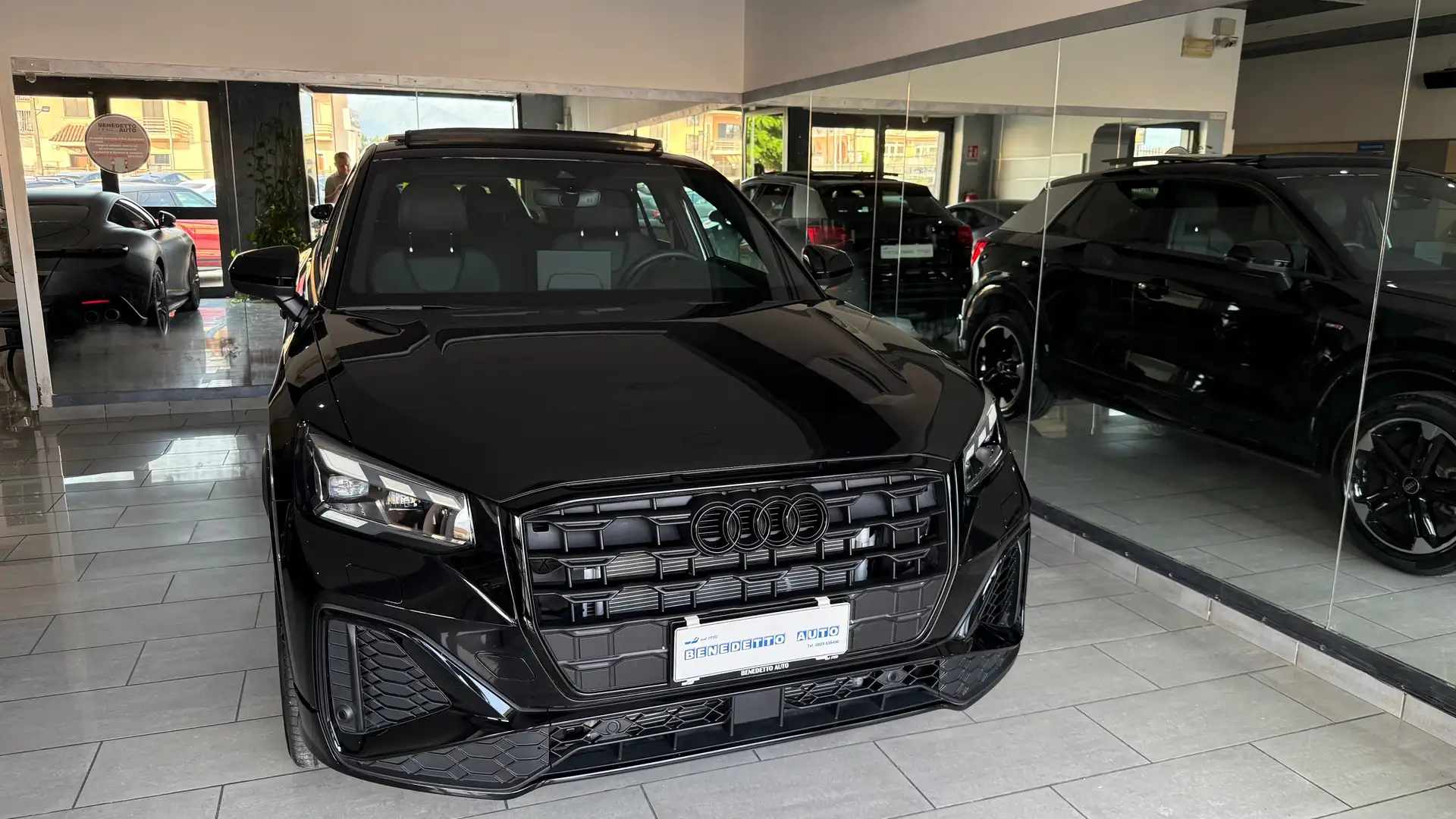 Audi Q2 2.0 tdi Identity Black  s-tronic sline tetto Nero - 2