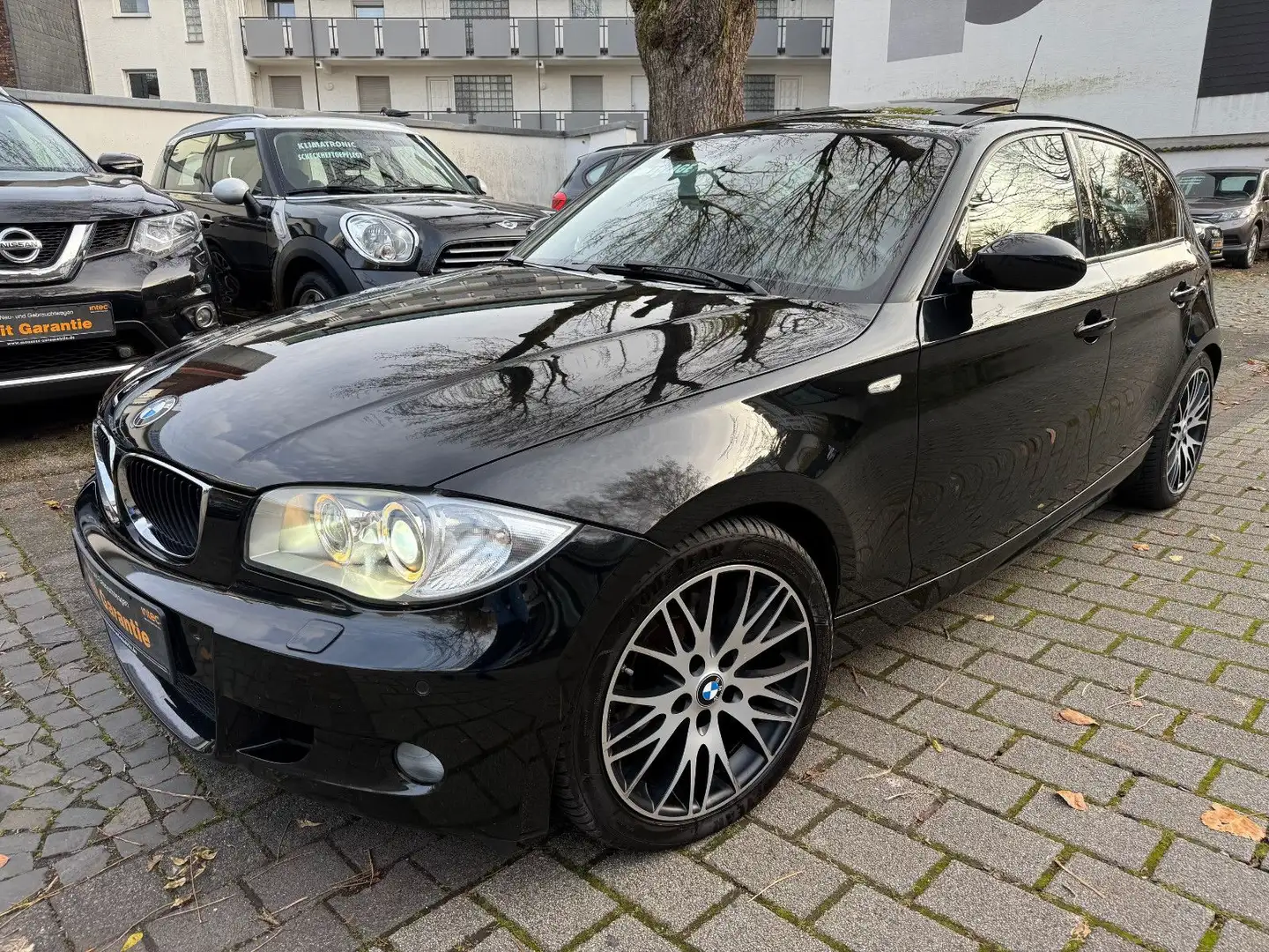 BMW 120 i Lim. M-Paket,Leder,Bi-Xenon,PDC,e.GSD, Schwarz - 1