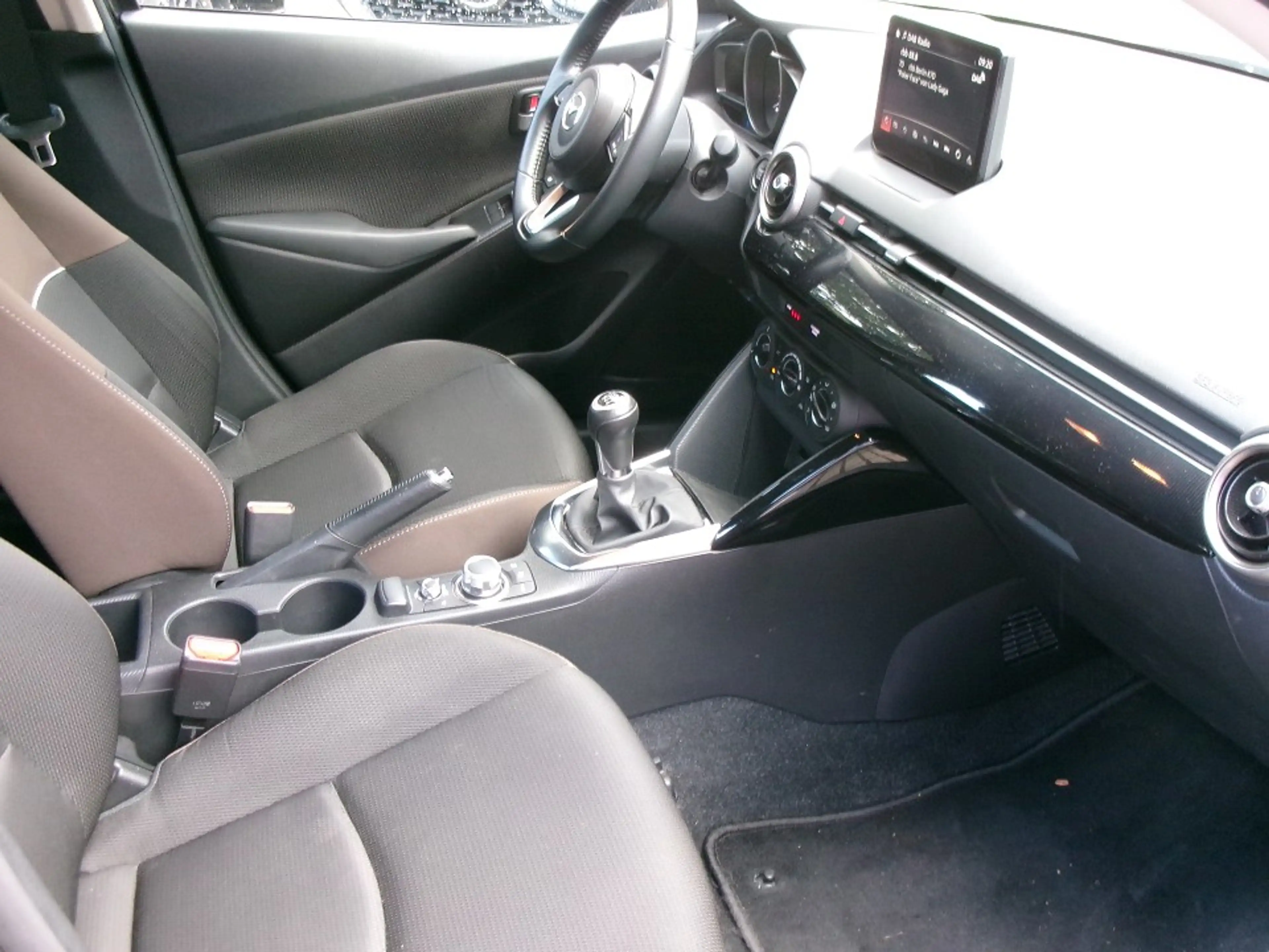 Mazda 2 2022 (8") SKYACTIV-G 75 MT FWD Center 1.Hand Allwe — photo 8