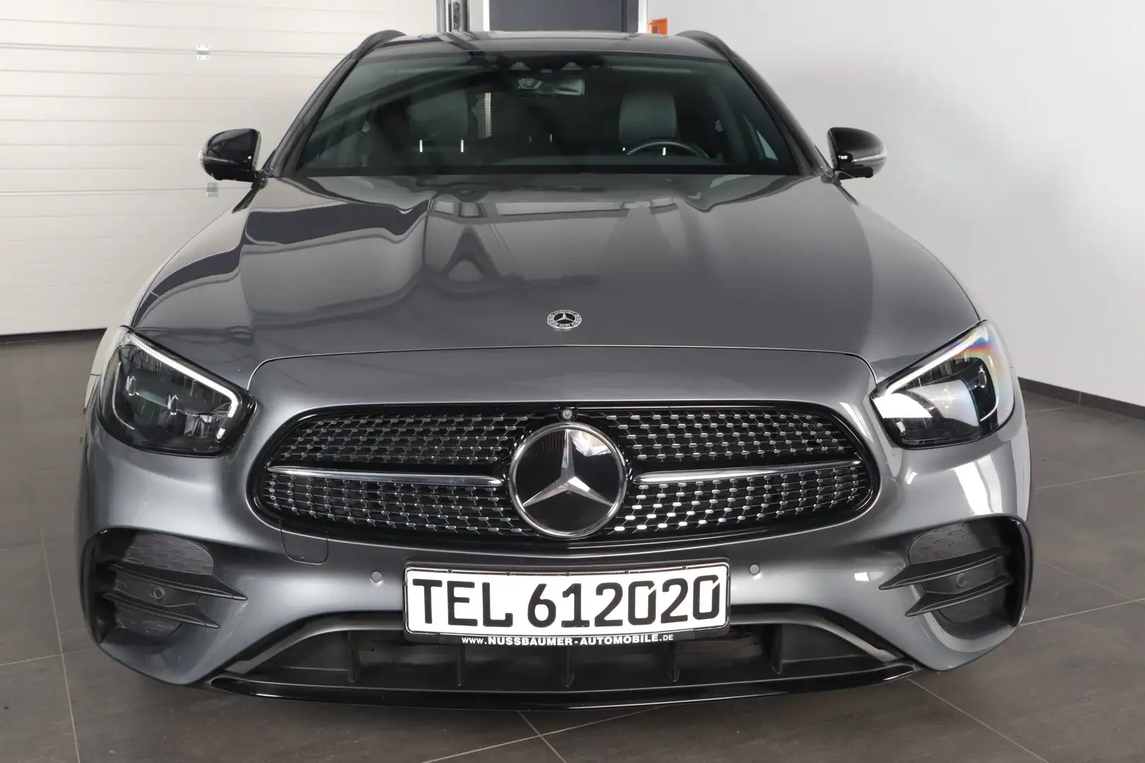 Mercedes-Benz E 300 AMG-Line T 4MATIC PANO HEADUP AHK TOP Серый - 1