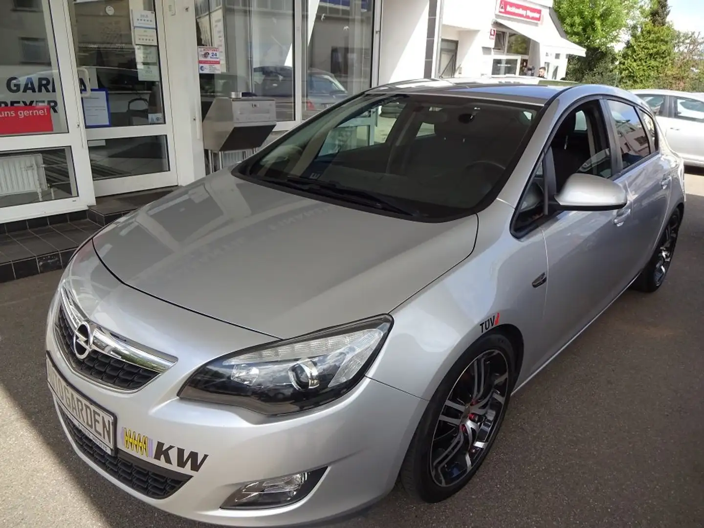Opel Astra Design Edition Gris - 1
