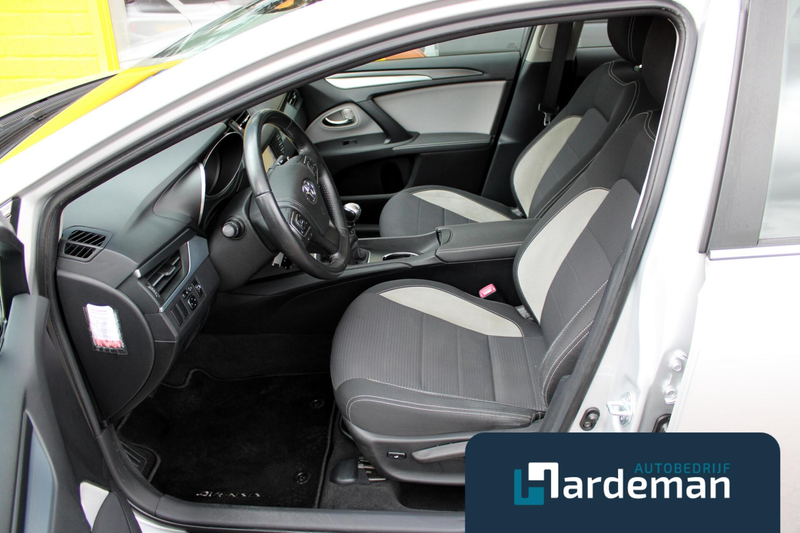 Toyota Avensis 1.8 VVT-i Executive Navi Camera — photo 7