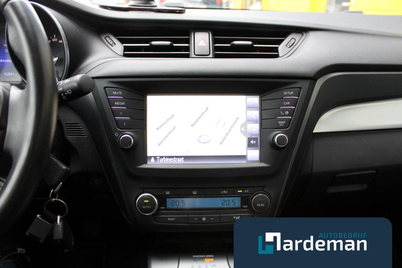 Toyota Avensis 1.8 VVT-i Executive Navi Camera — photo 10
