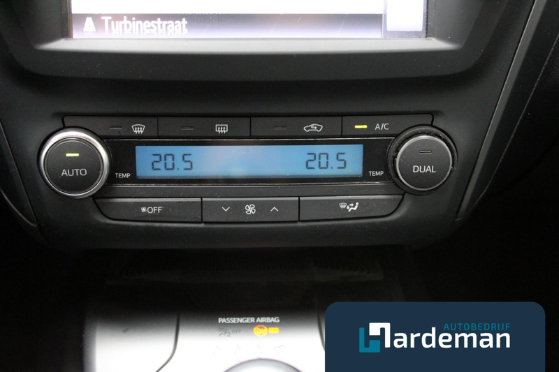 Toyota Avensis 1.8 VVT-i Executive Navi Camera — photo 11