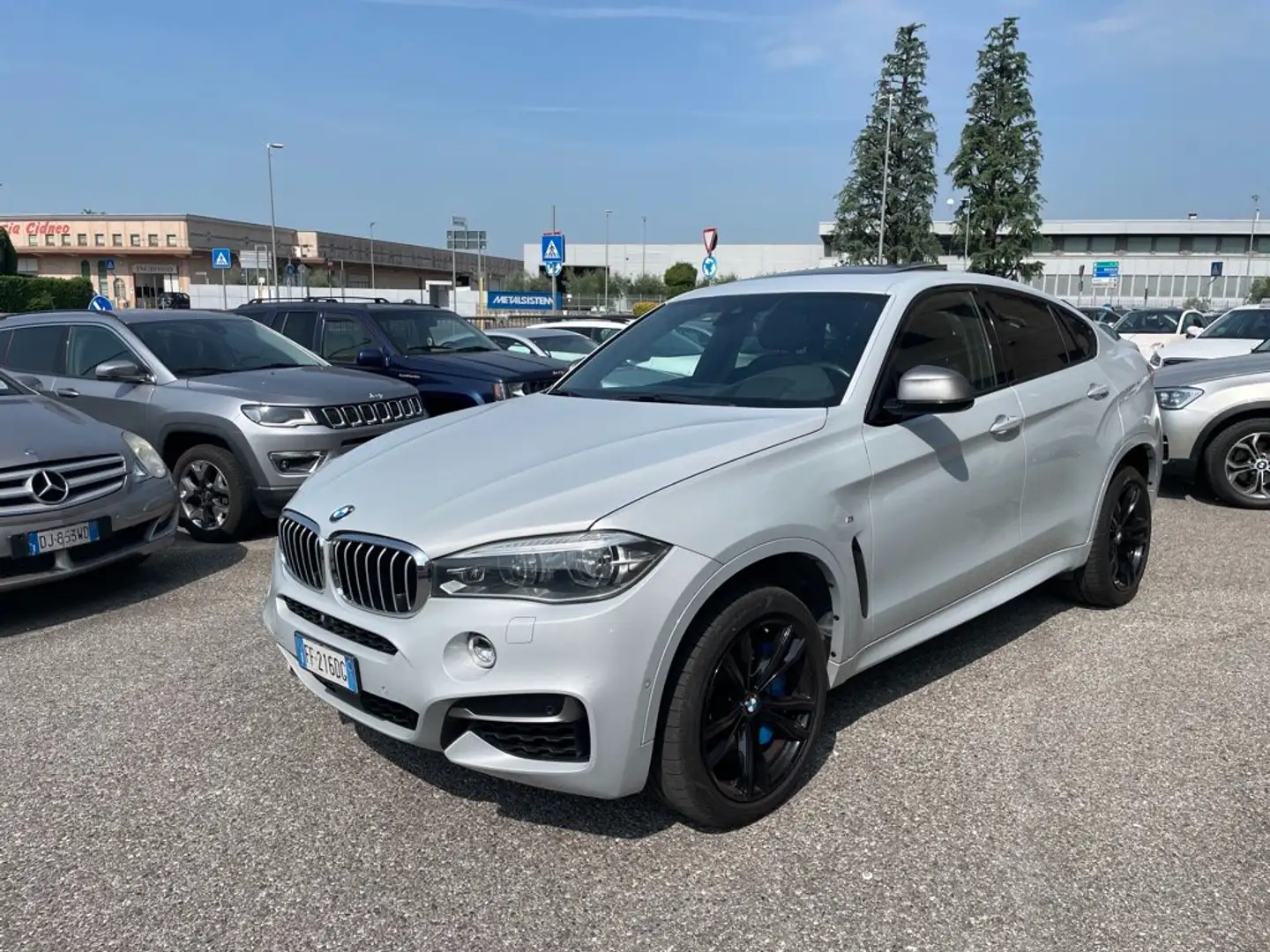 BMW X6 M50d auto XDRIVE ADAS TETTO CERCHI 20 RETROCAMERA Bianco - 1