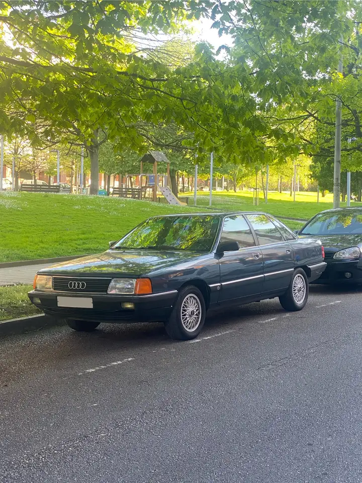 Audi 100