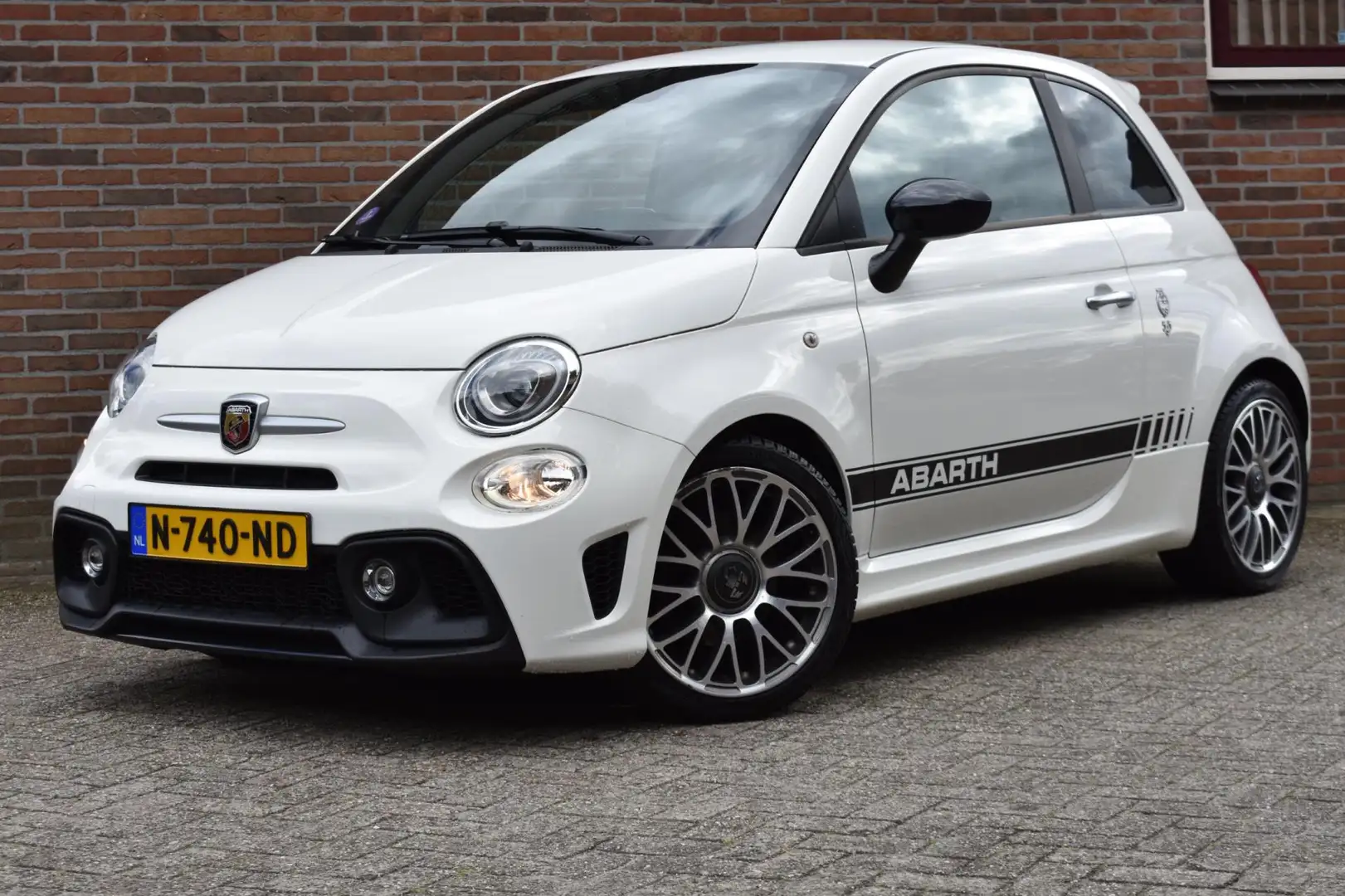 Fiat 500 Abarth 1.4 T-Jet Turismo 70th Anniversary '19 Akrapovic L Blanc - 1