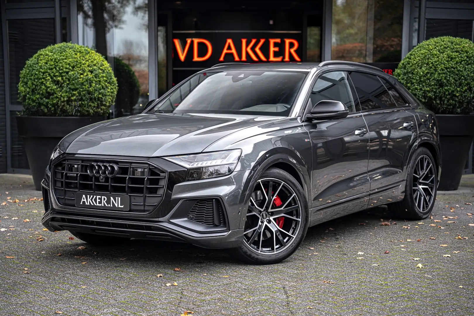 Audi Q8 60 TFSIe Quattro | S-Sportstoelen | 360° Camera | Grau - 1