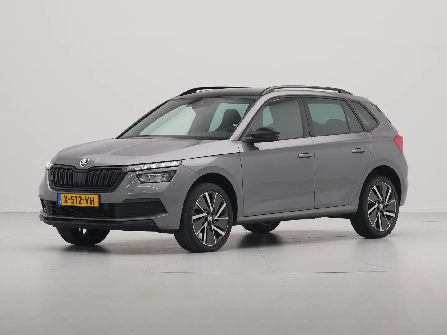 Skoda Kamiq 1.5 TSI ACT 150pk DSG Sport Panorama Navigatie Cam Gris - 2