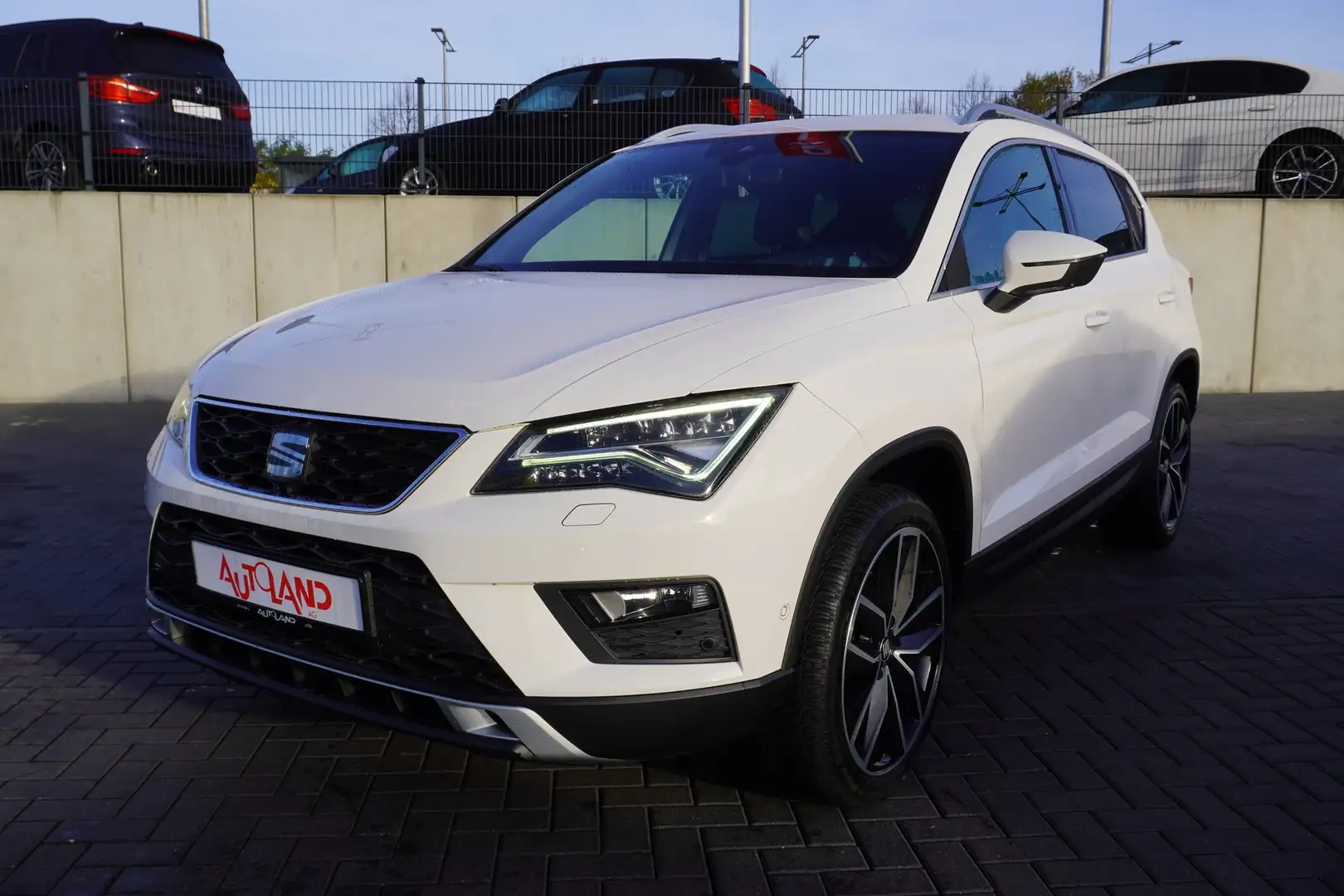 SEAT Ateca 2.0 TDI 4Drive LED Navi AHK Kamera Keyless Weiß - 2