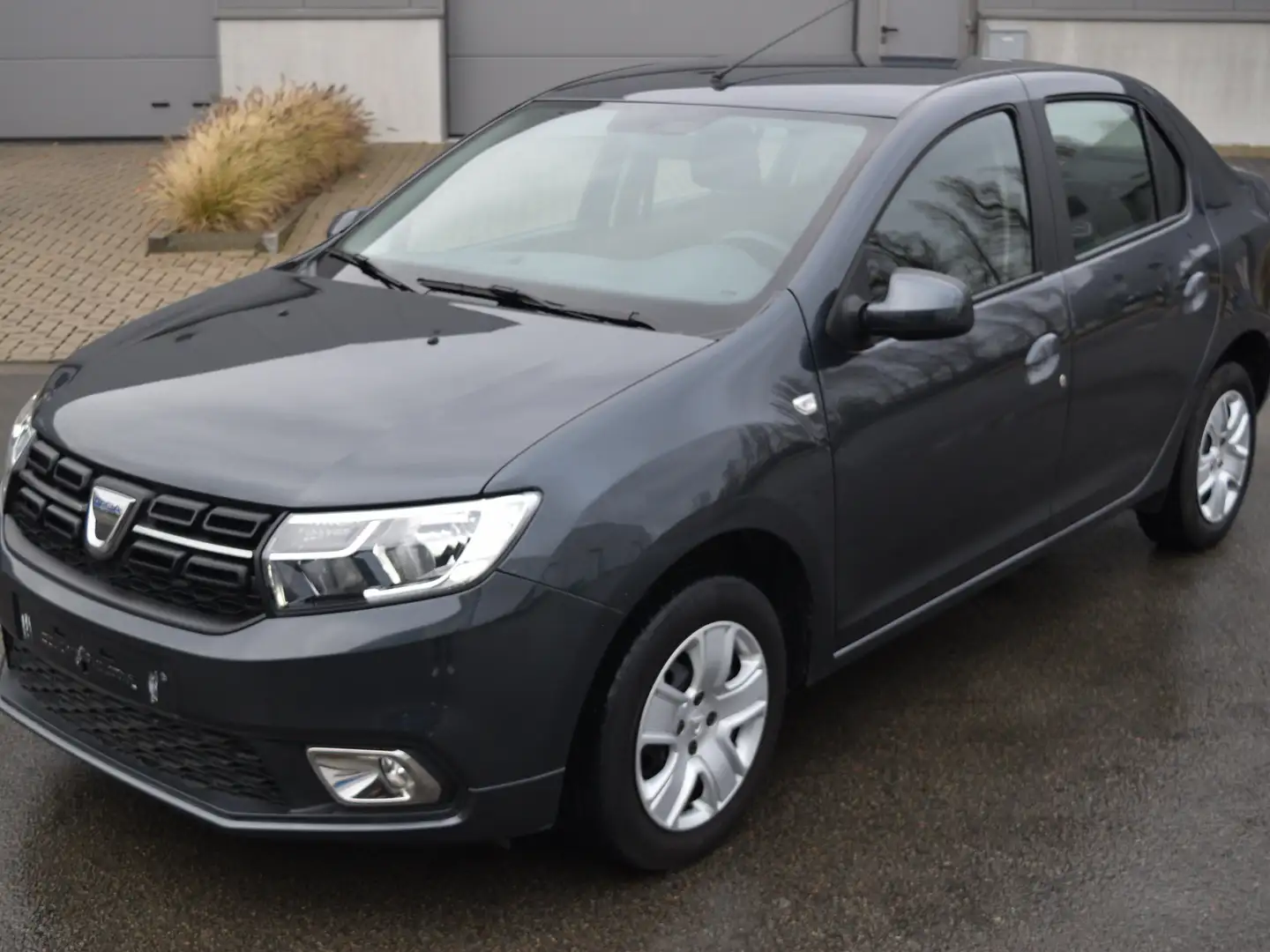 Dacia Logan 1.5 dCi Lauréate Gris - 1