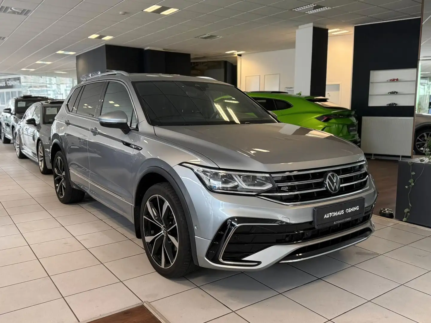 Volkswagen Tiguan Allspace R-Line 4M 7SITZE AHK STHZ MATRIX Silber - 1