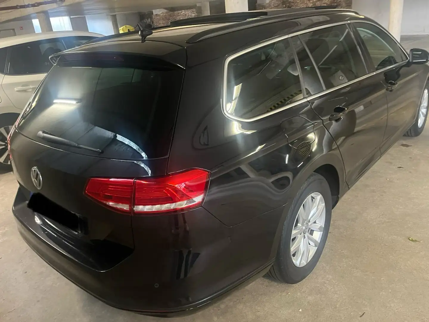 Volkswagen Passat Variant Passat Variant 1.6 TDI (BlueMotion Technology) DSG Schwarz - 1