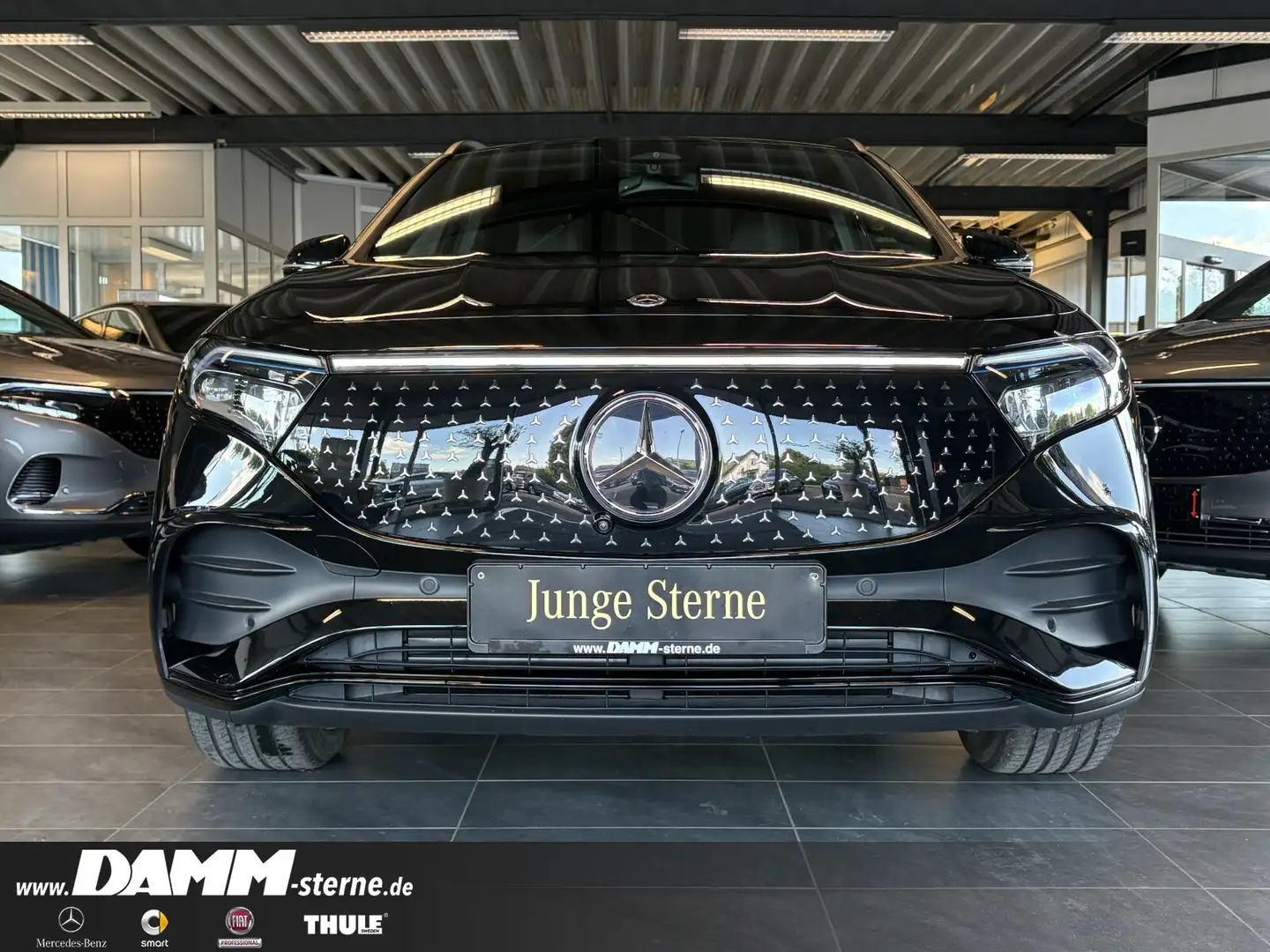 Mercedes-Benz EQA 300 EQA 300 4M AMG Adv./AHK/TWA/WDG/360°/Night/+Flex Zwart - 2